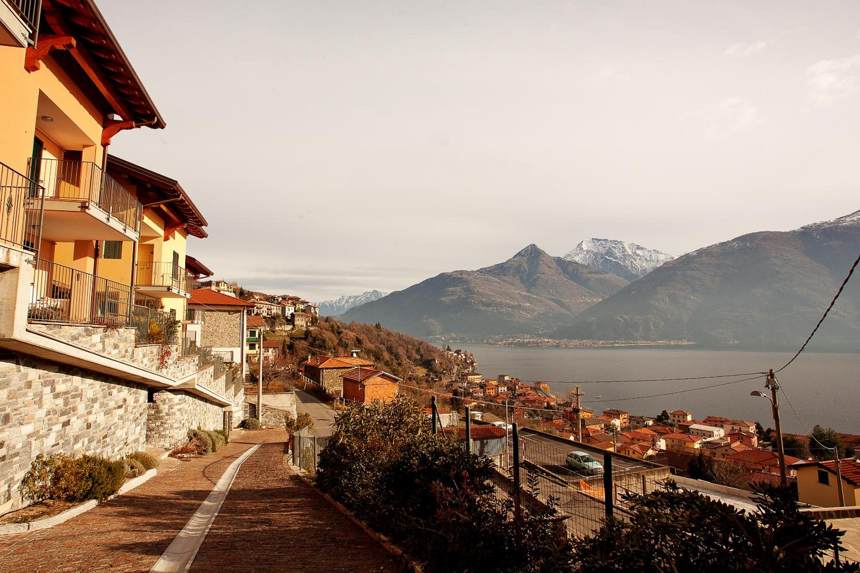 Apartment with Lake View photo 2