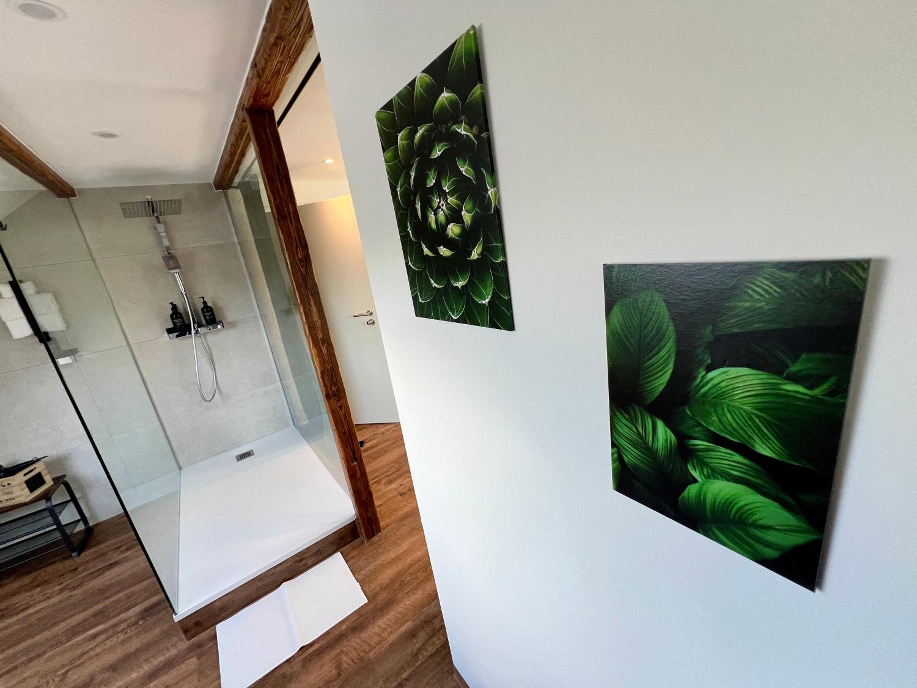 Deluxe Room (2 Adults + 1 Child) photo 2