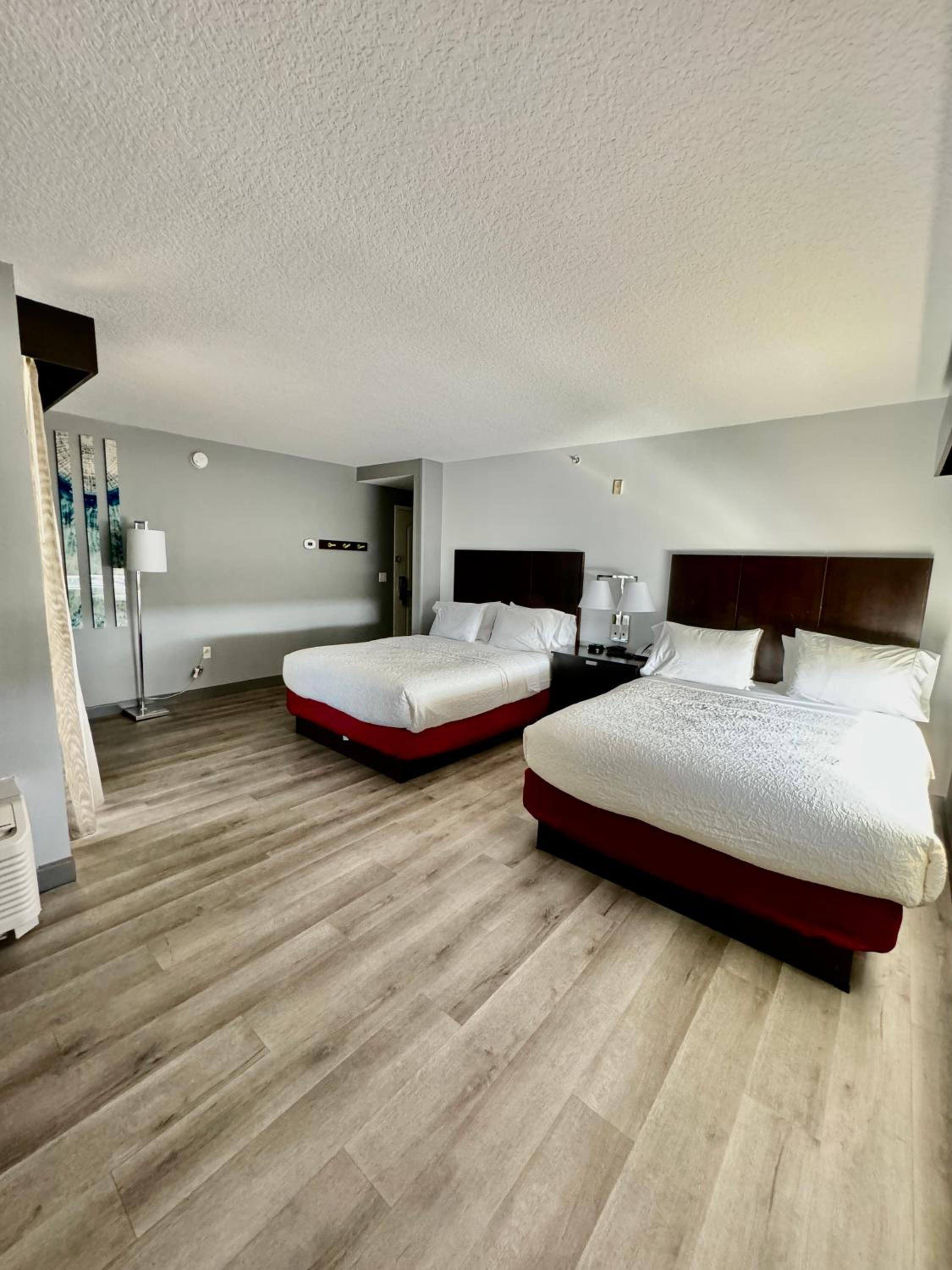 Queen Room - Partial Ocean View  - Photo 3