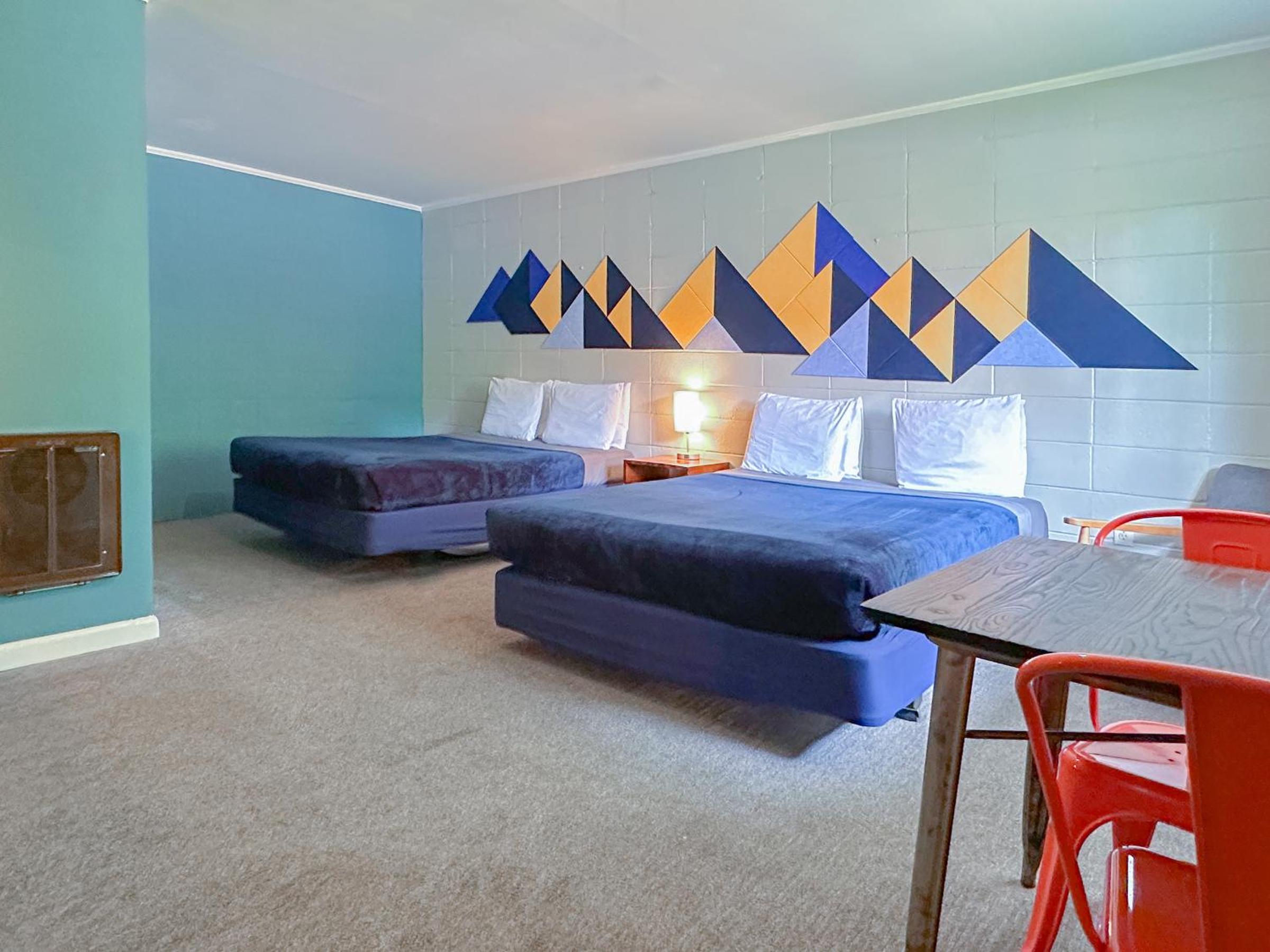 Queen Room with Two Queen Beds photo 1