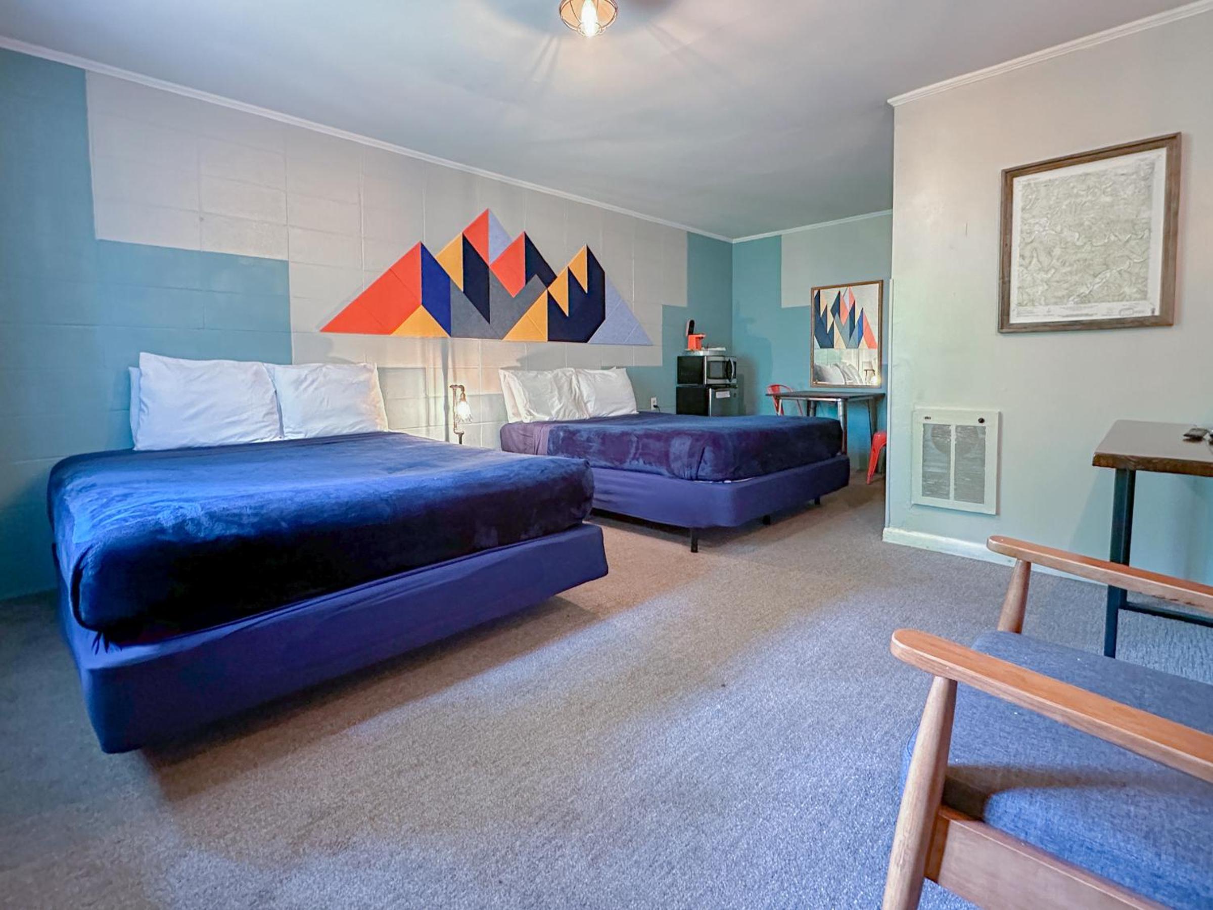Queen Room with Two Queen Beds photo 2