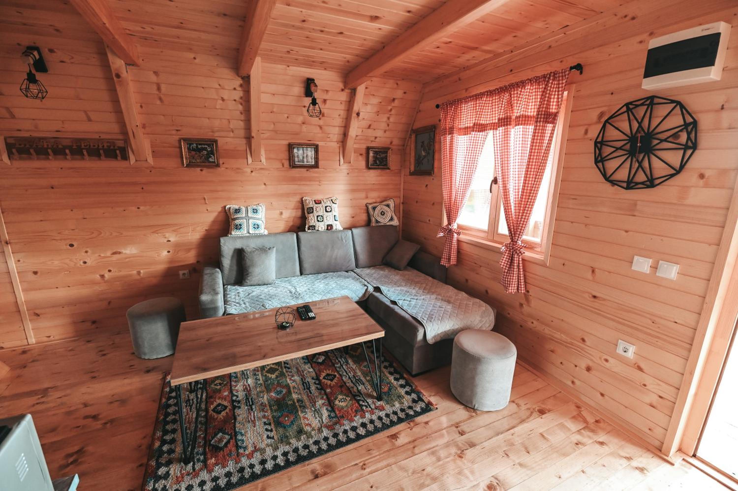 One-Bedroom House photo 1