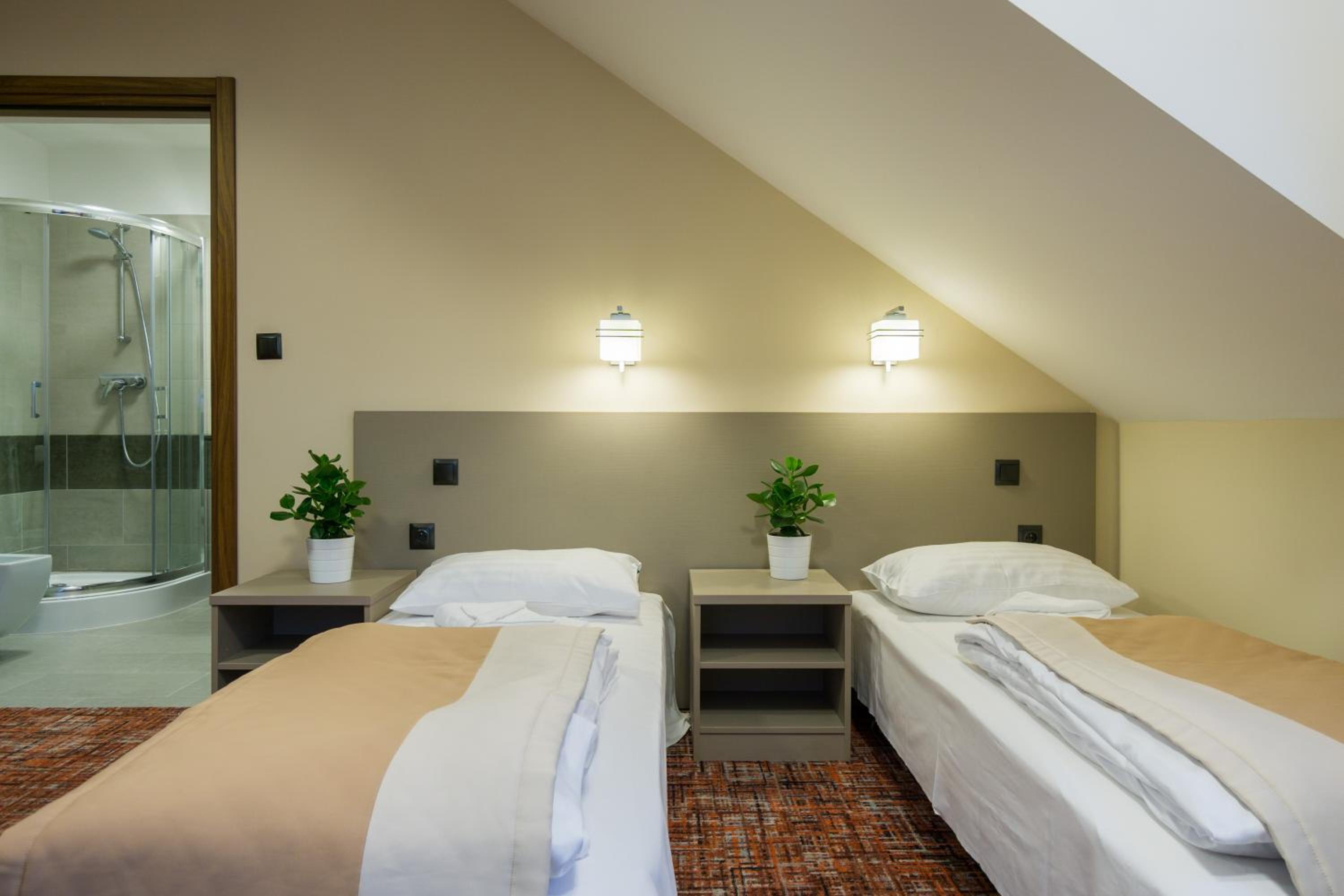 Double or Twin Room - Photo 11
