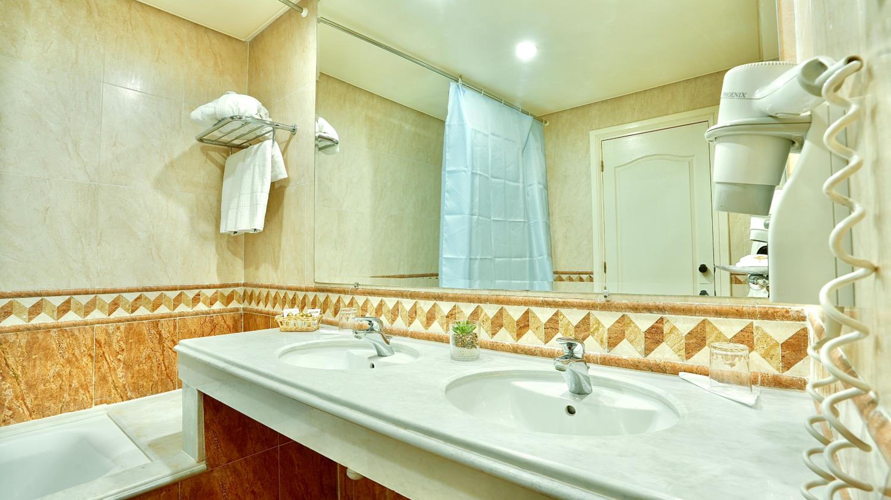 Double Room - Photo 3