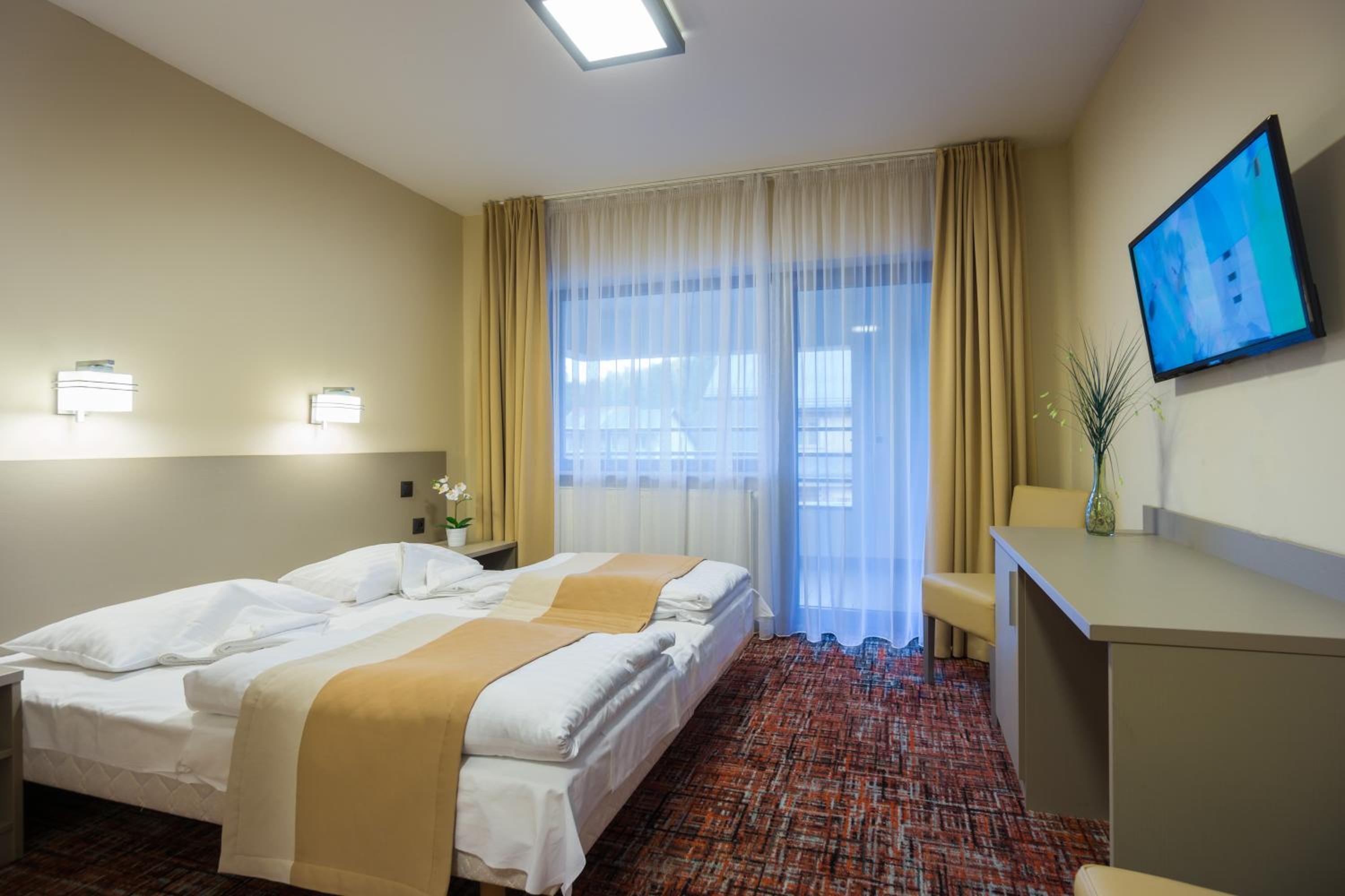Double or Twin Room - Photo 8