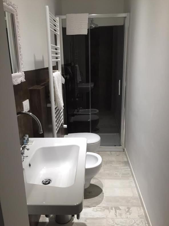 Small Double Room - Photo 7