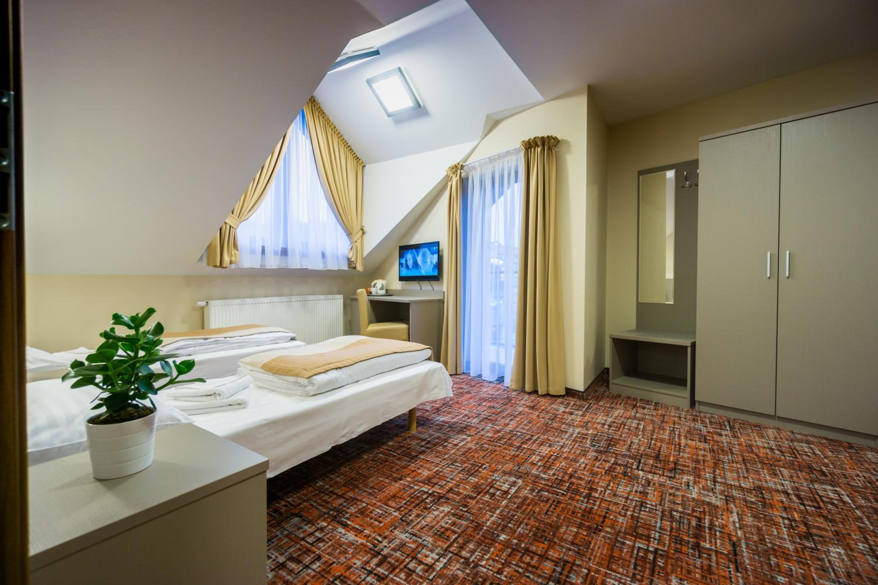 Double or Twin Room - Photo 3