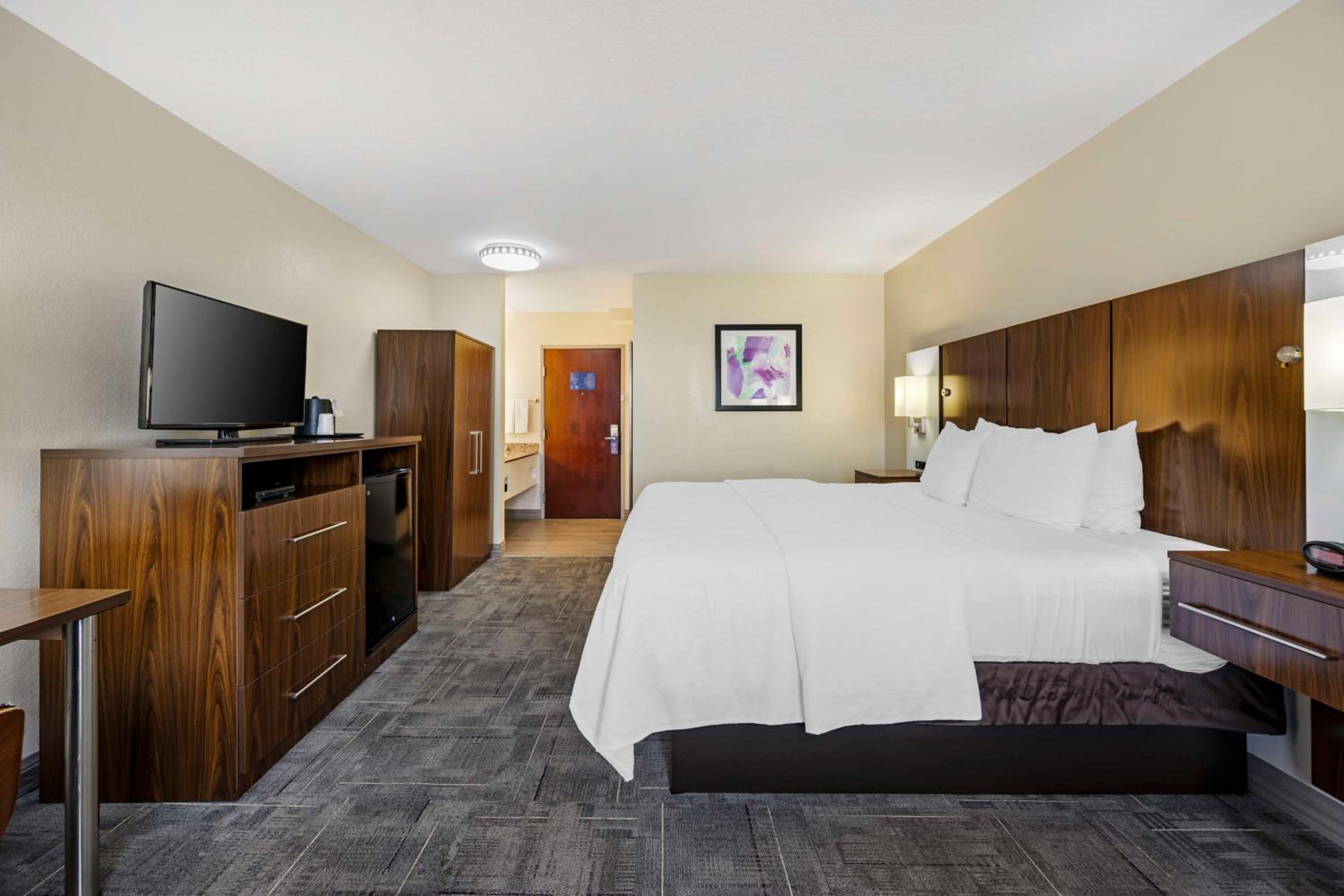 King Room - Non-Smoking - Photo 5