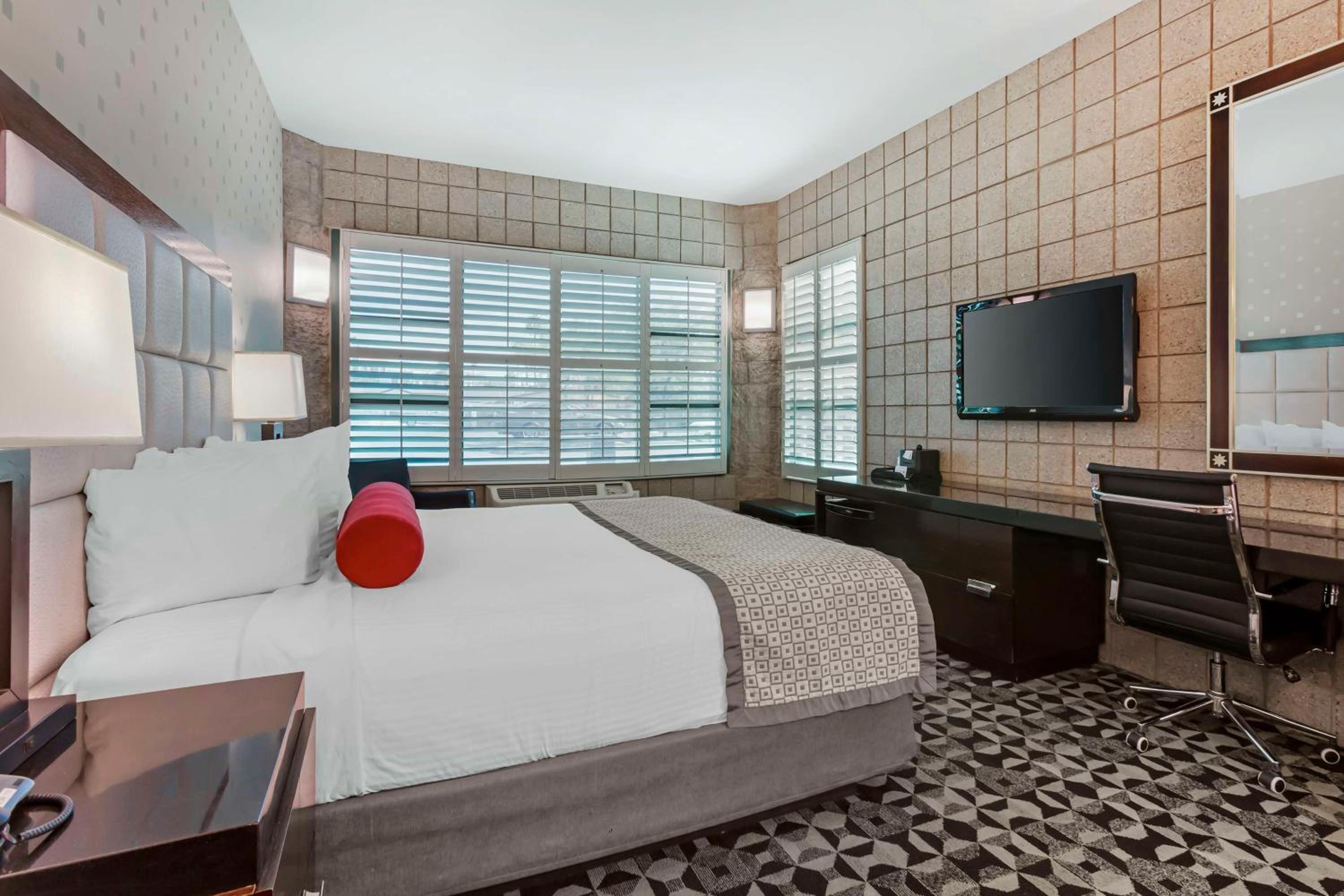 King Room with Spa Bath - Non Smoking - Photo 4