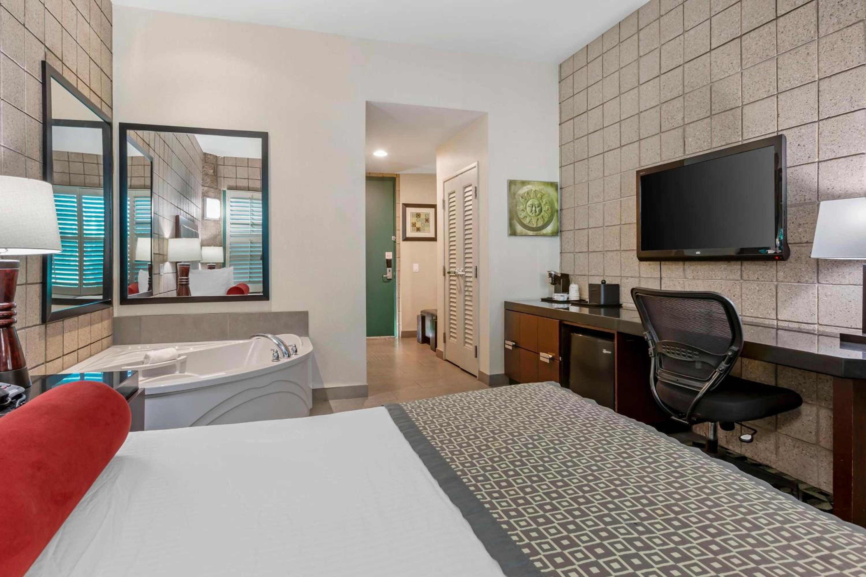 Queen Room with Spa Bath - Disability Access - Non-smoking - Photo 2