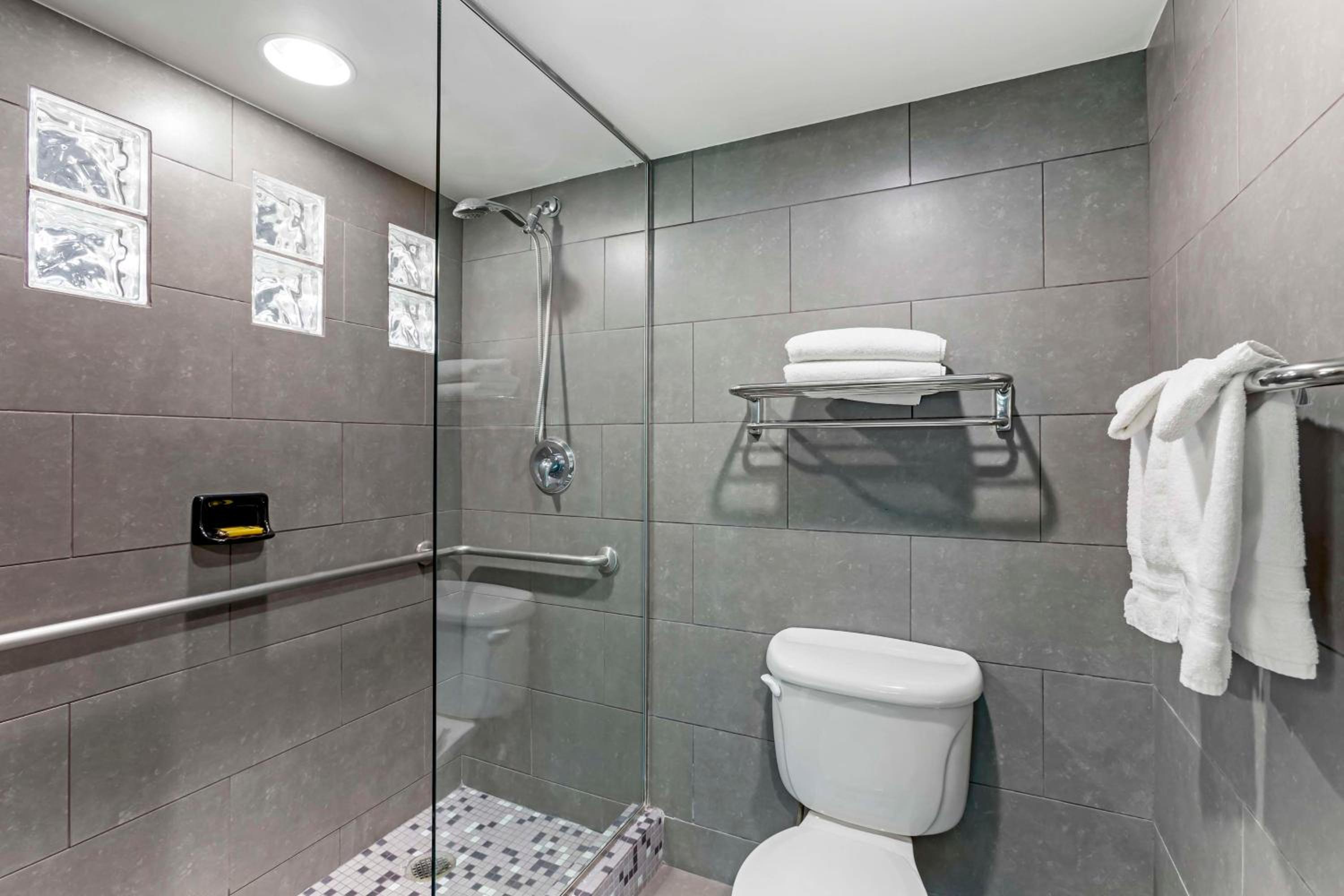 King Suite with Spa Bath, Living Room and Private Patio - Non-Smoking - Photo 2