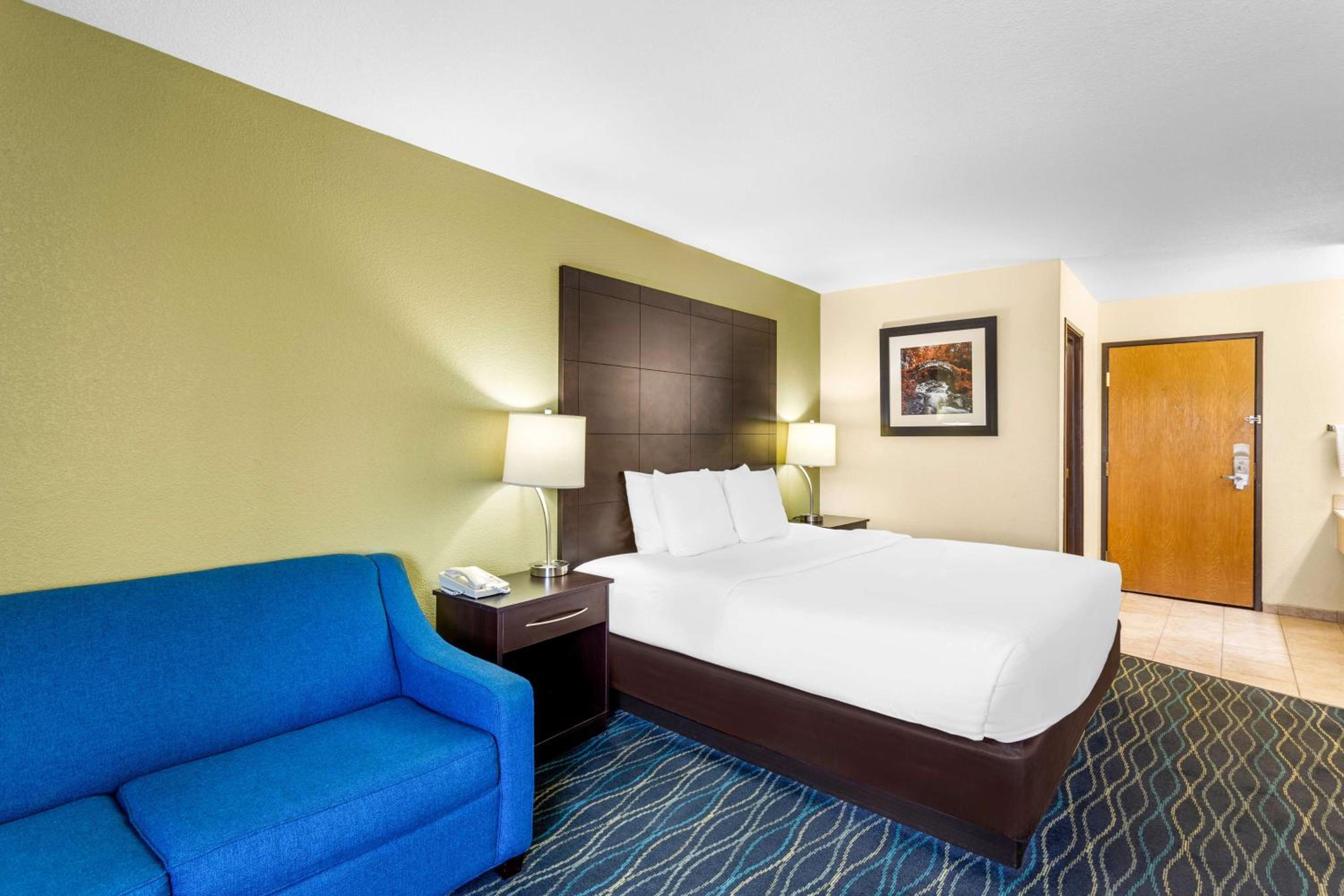 King Room with Sofa Bed - Non-Smoking - Photo 2
