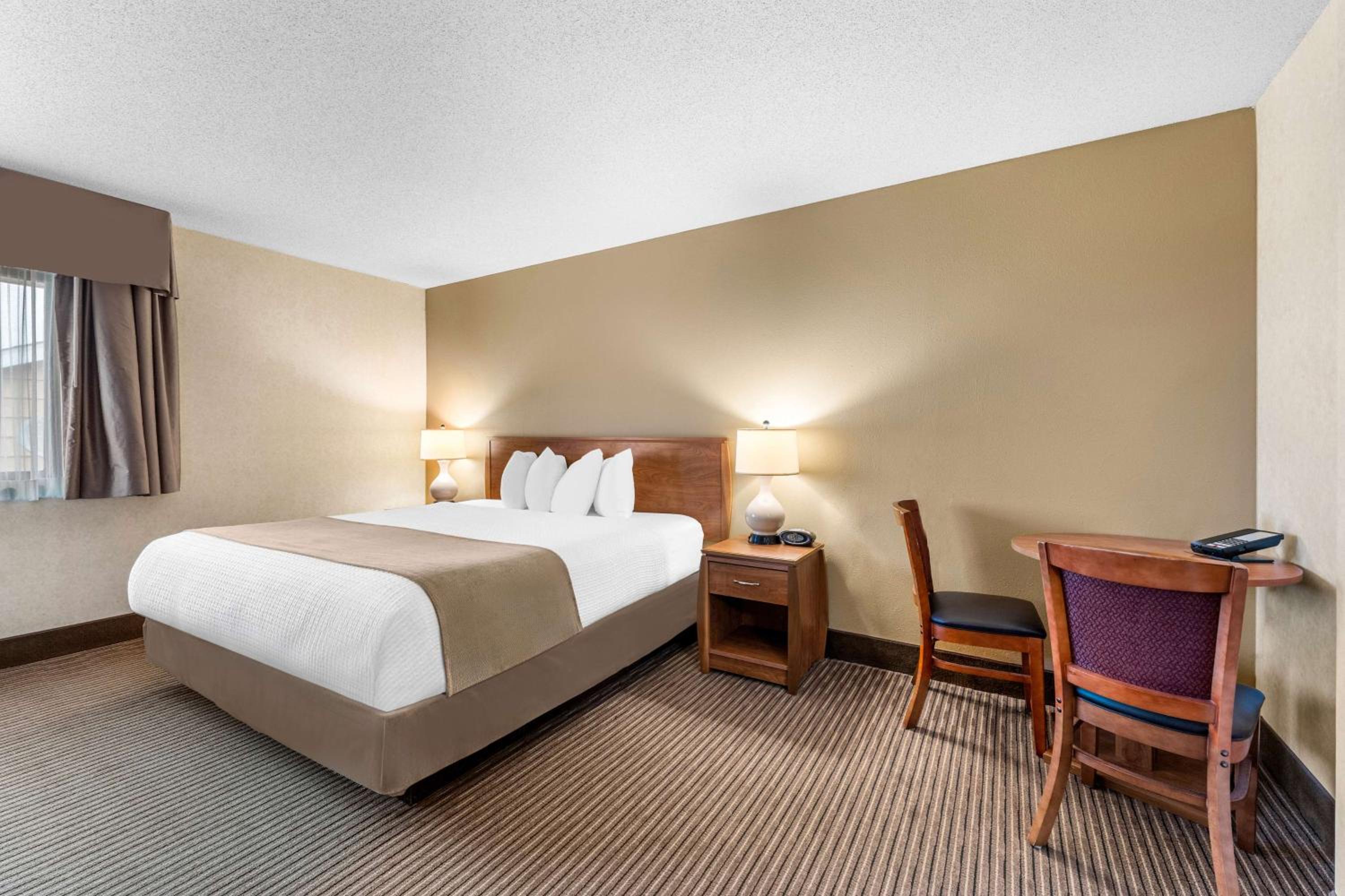 King Suite - Non-Smoking - Photo 1