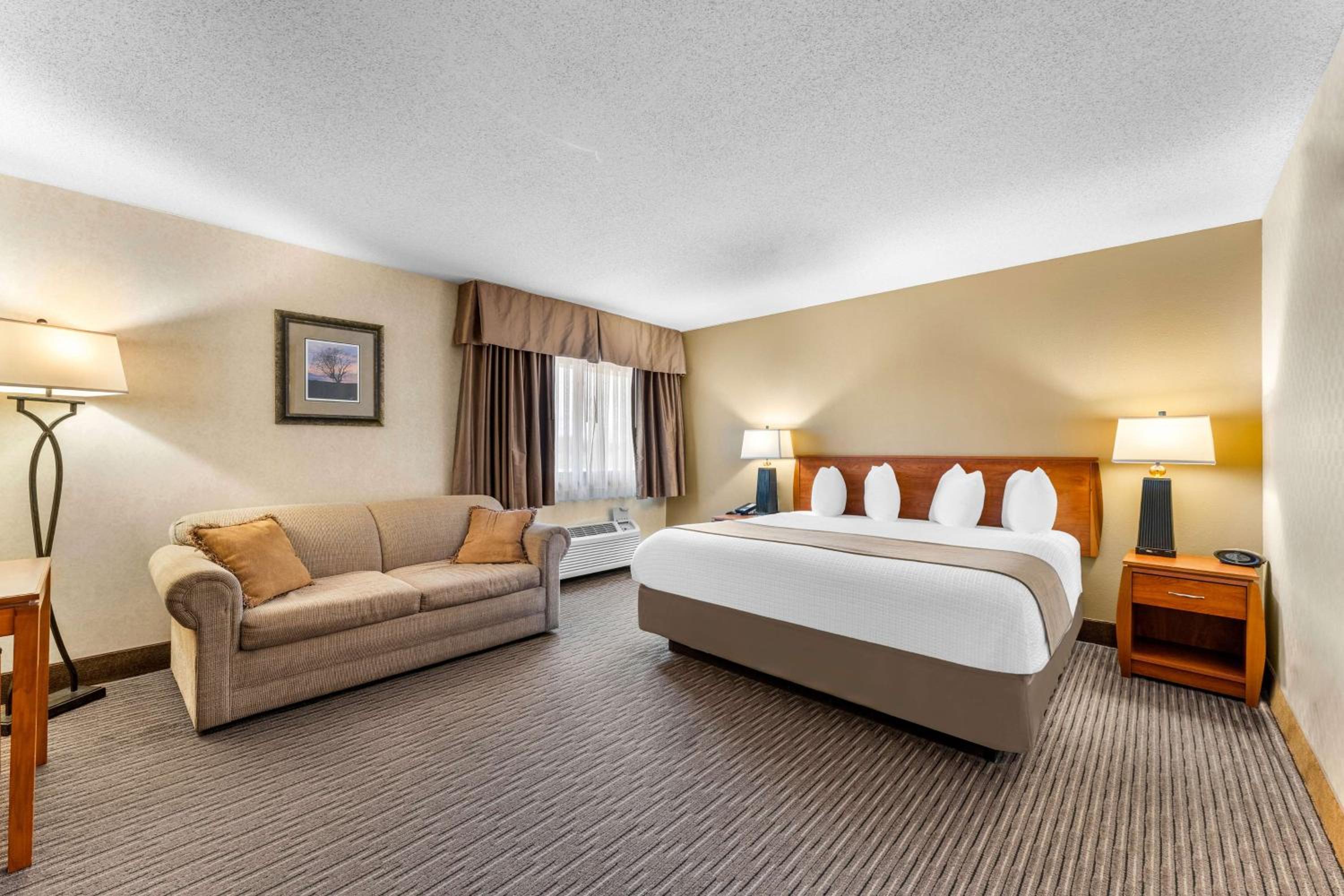 King Suite with Sofa Bed and Walk-In Shower - Non-Smoking - Photo 1