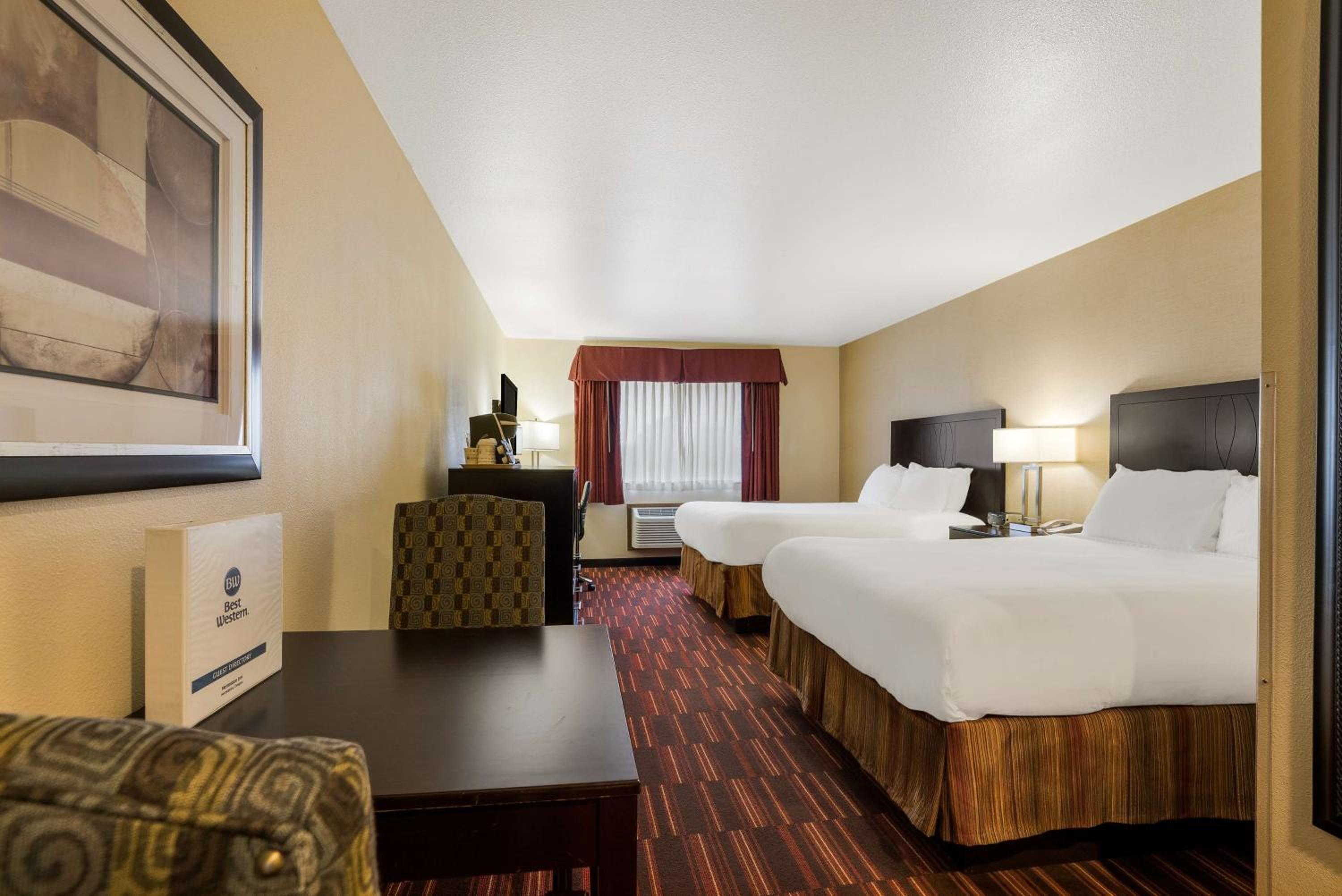 Queen Room with Two Queen Beds - Non-Smoking