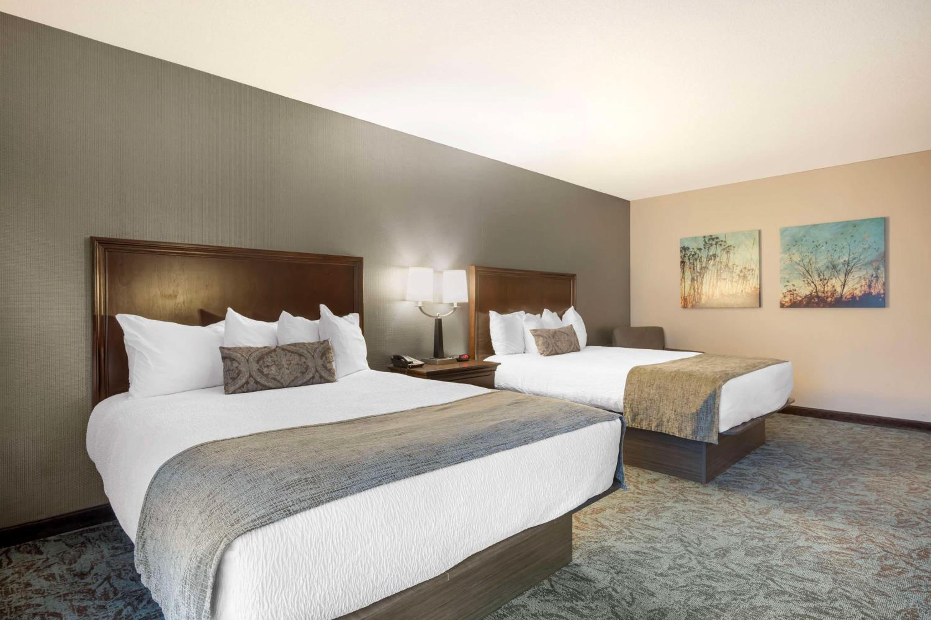 One-Bedroom Queen Suite with Two Queen Beds - Non-smoking - Photo 8