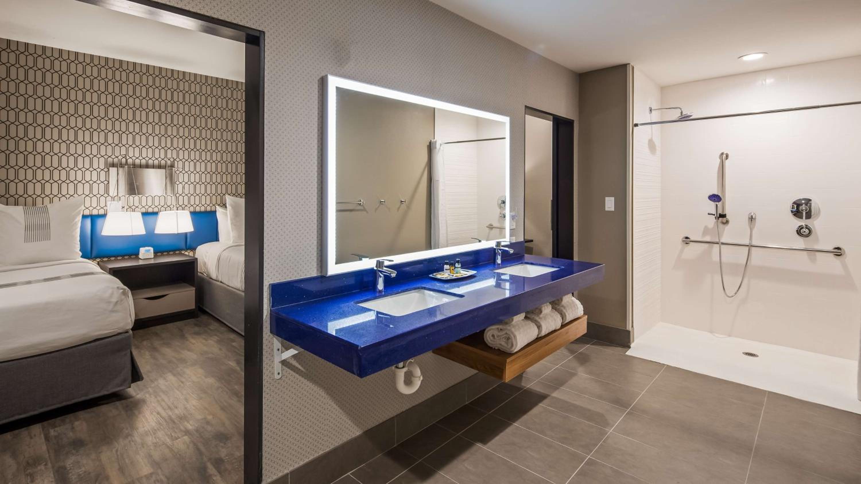 Queen Room with Two Queen Beds and Roll-In Shower - Disability Access photo 2