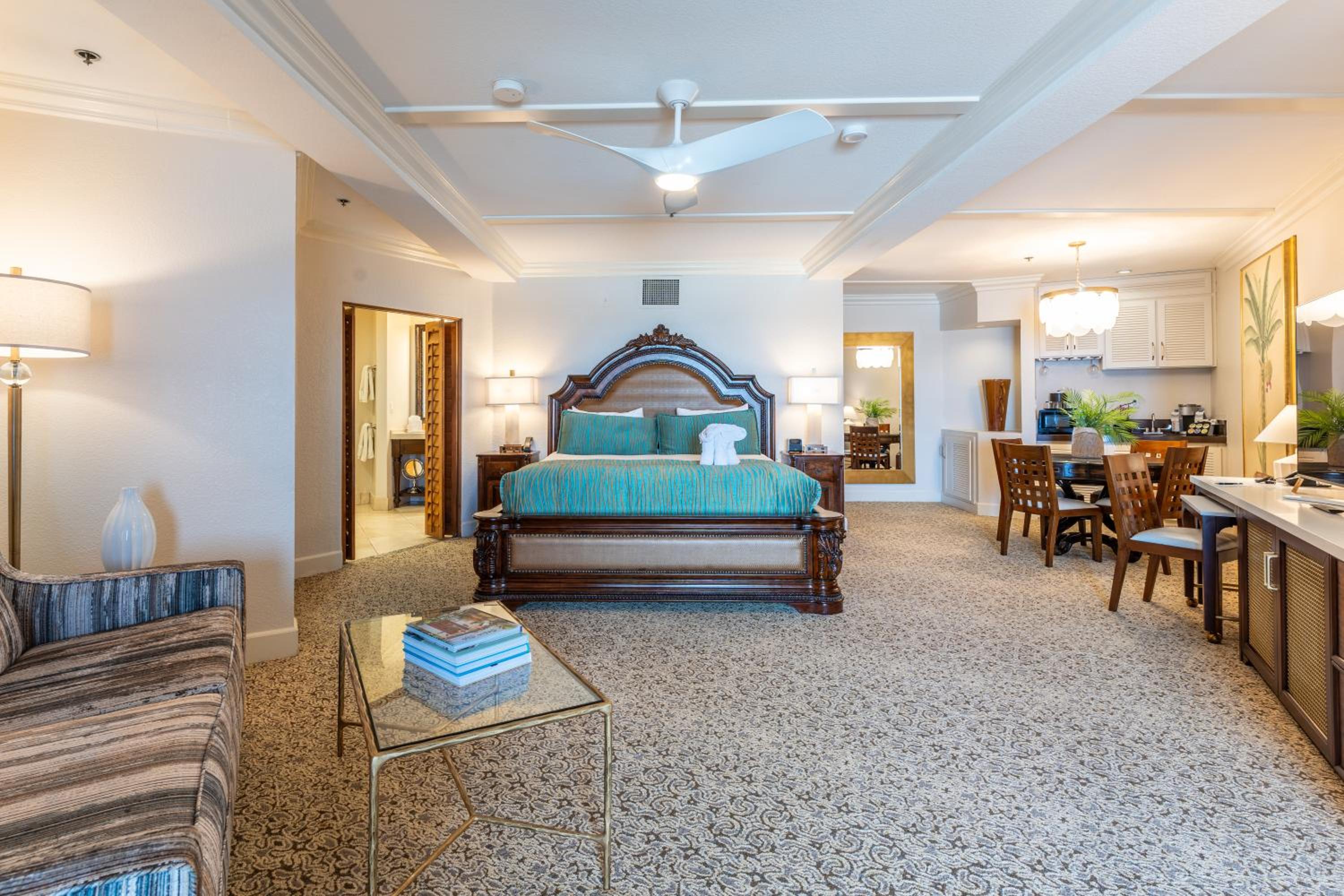 Deluxe Suite with Sea View photo 3