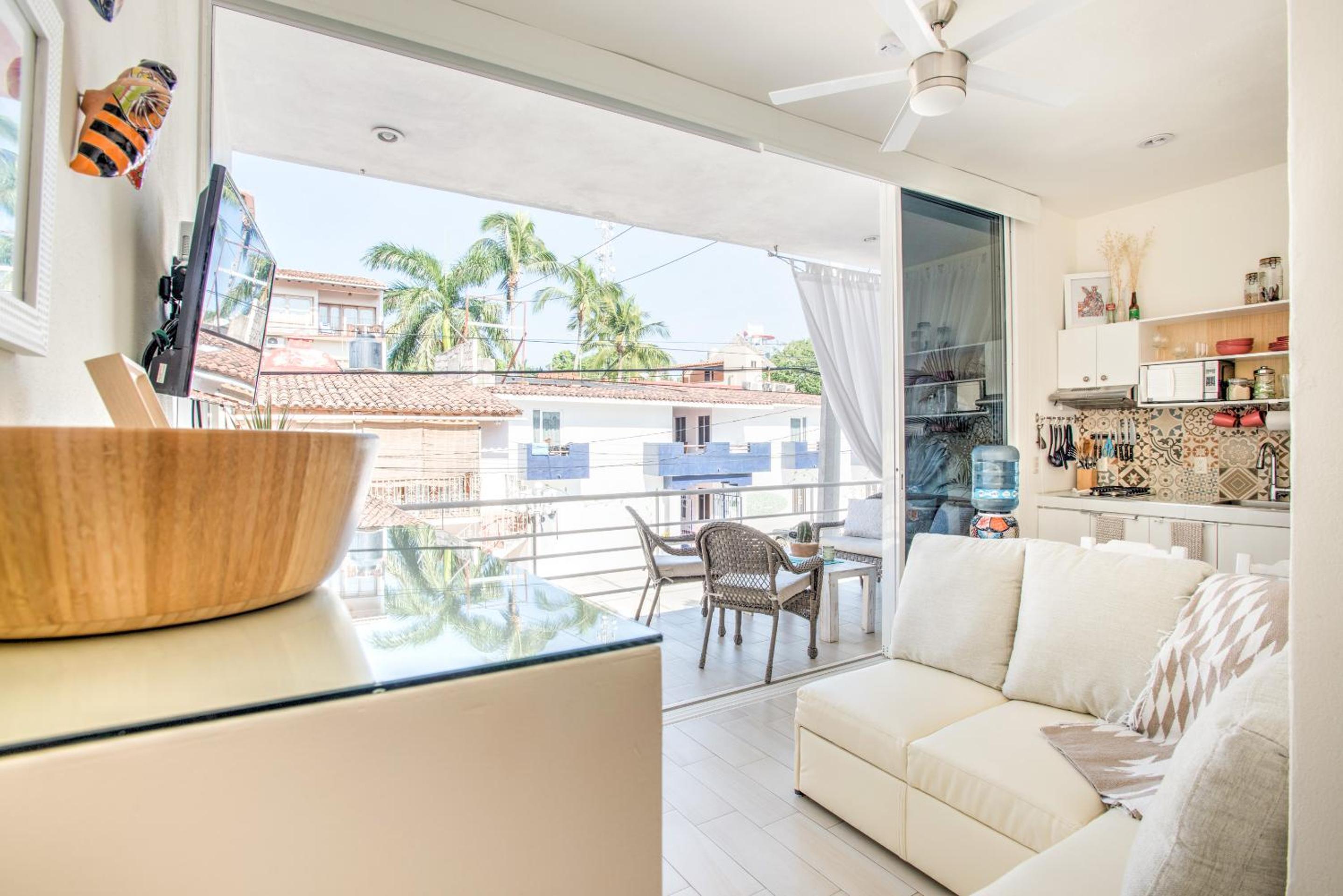 Studio with Balcony photo 2