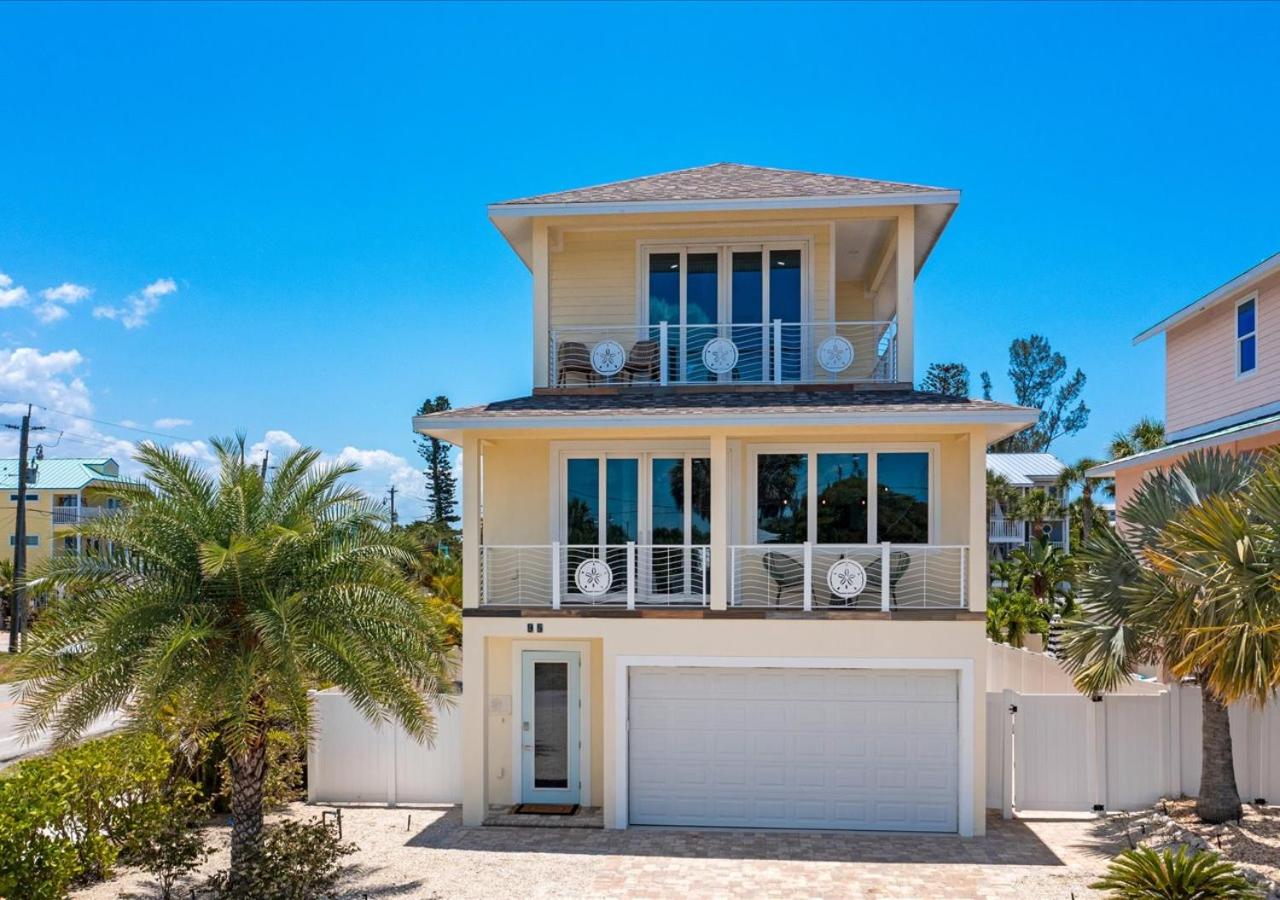 Three-Bedroom House photo 2