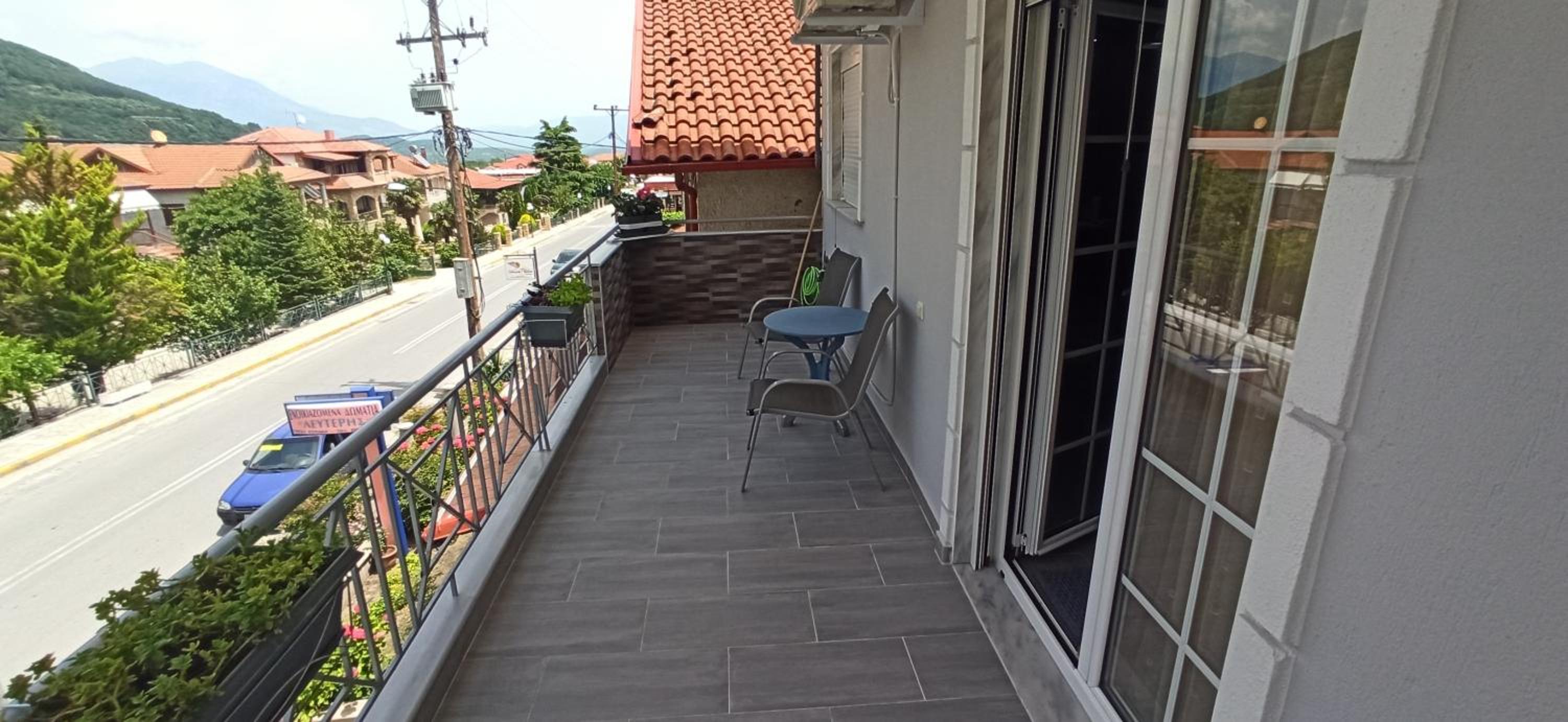 Two-Bedroom Apartment with Mountain View photo 3