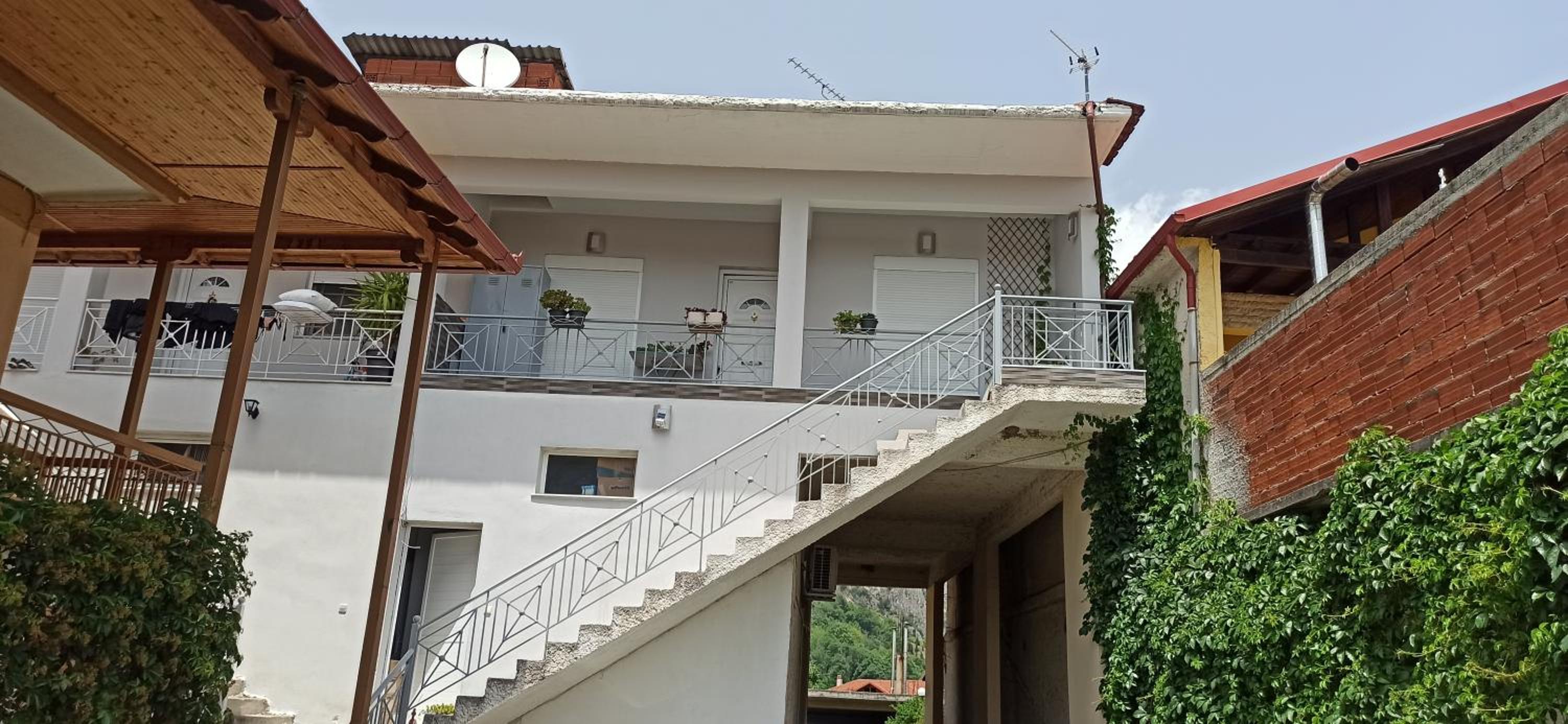 Two-Bedroom Apartment with Mountain View photo 2