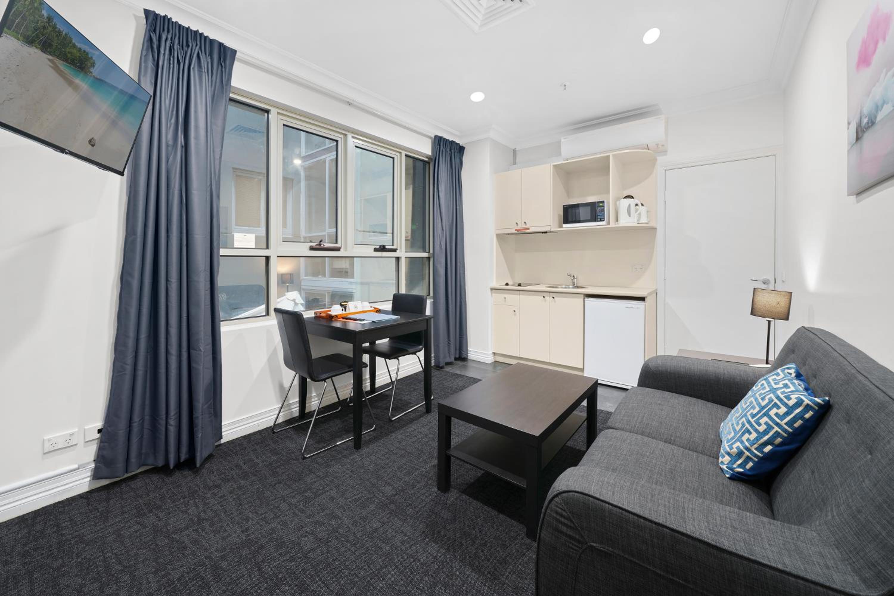 One Bedroom Standard Apartment - Photo 1