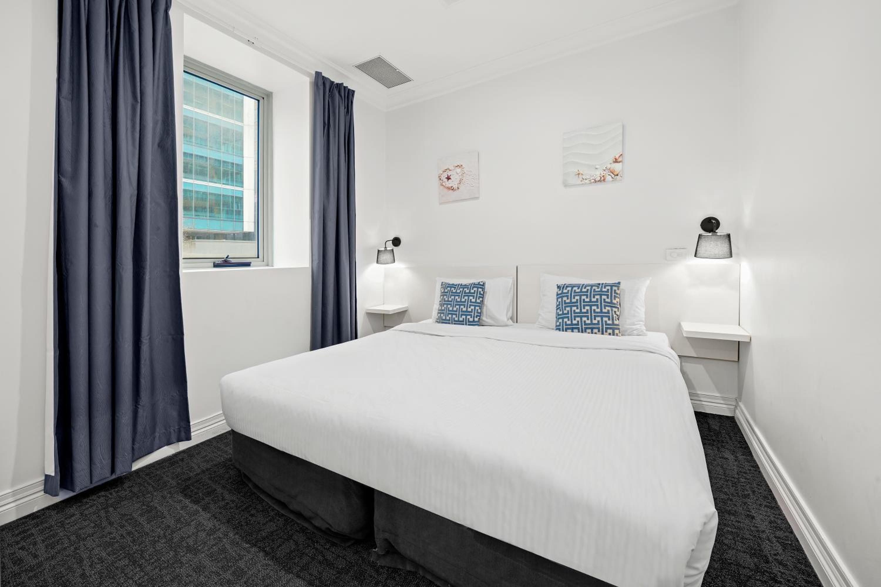 Two Bedroom Deluxe Apartment - Photo 12
