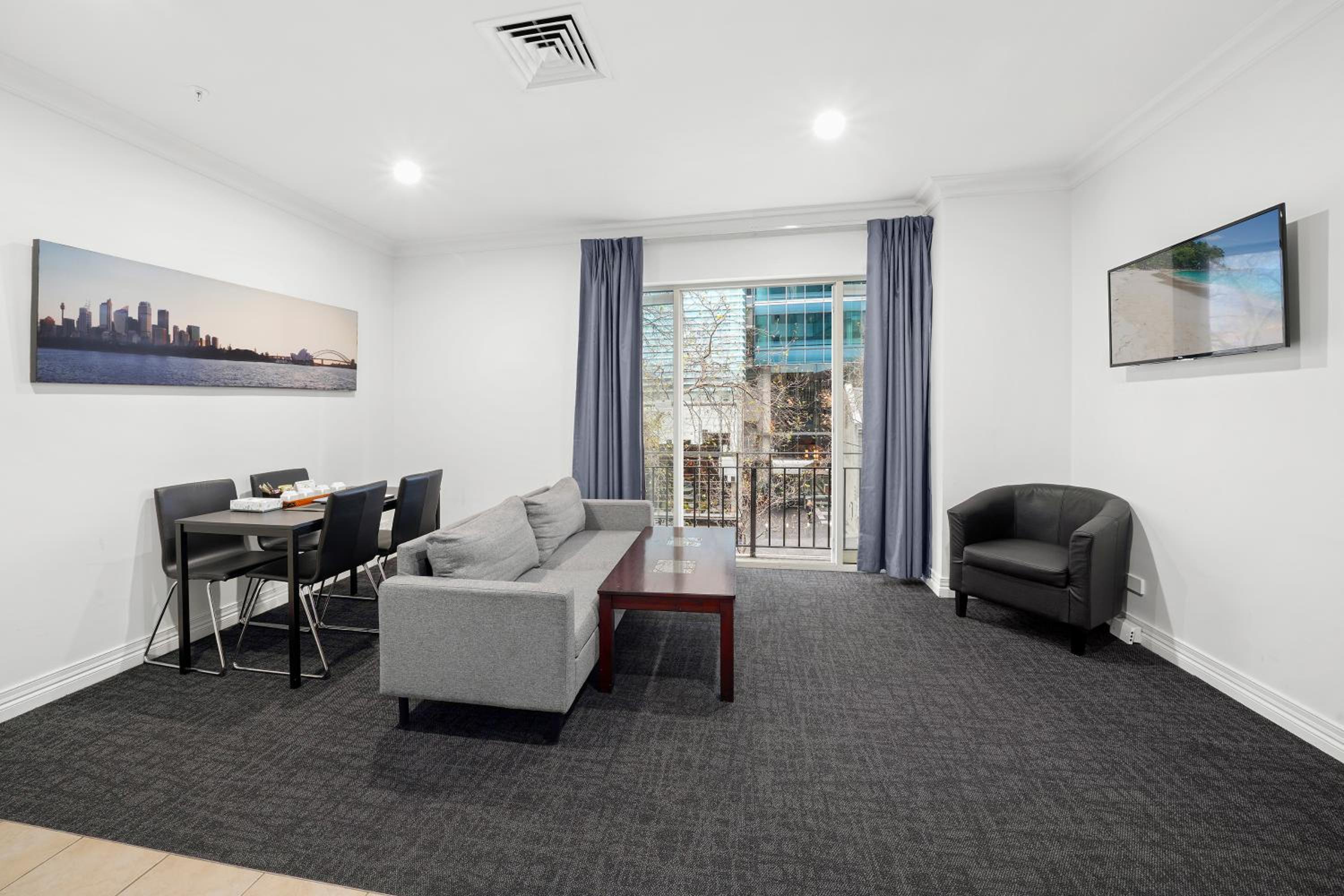 Two Bedroom Deluxe Apartment - Photo 10