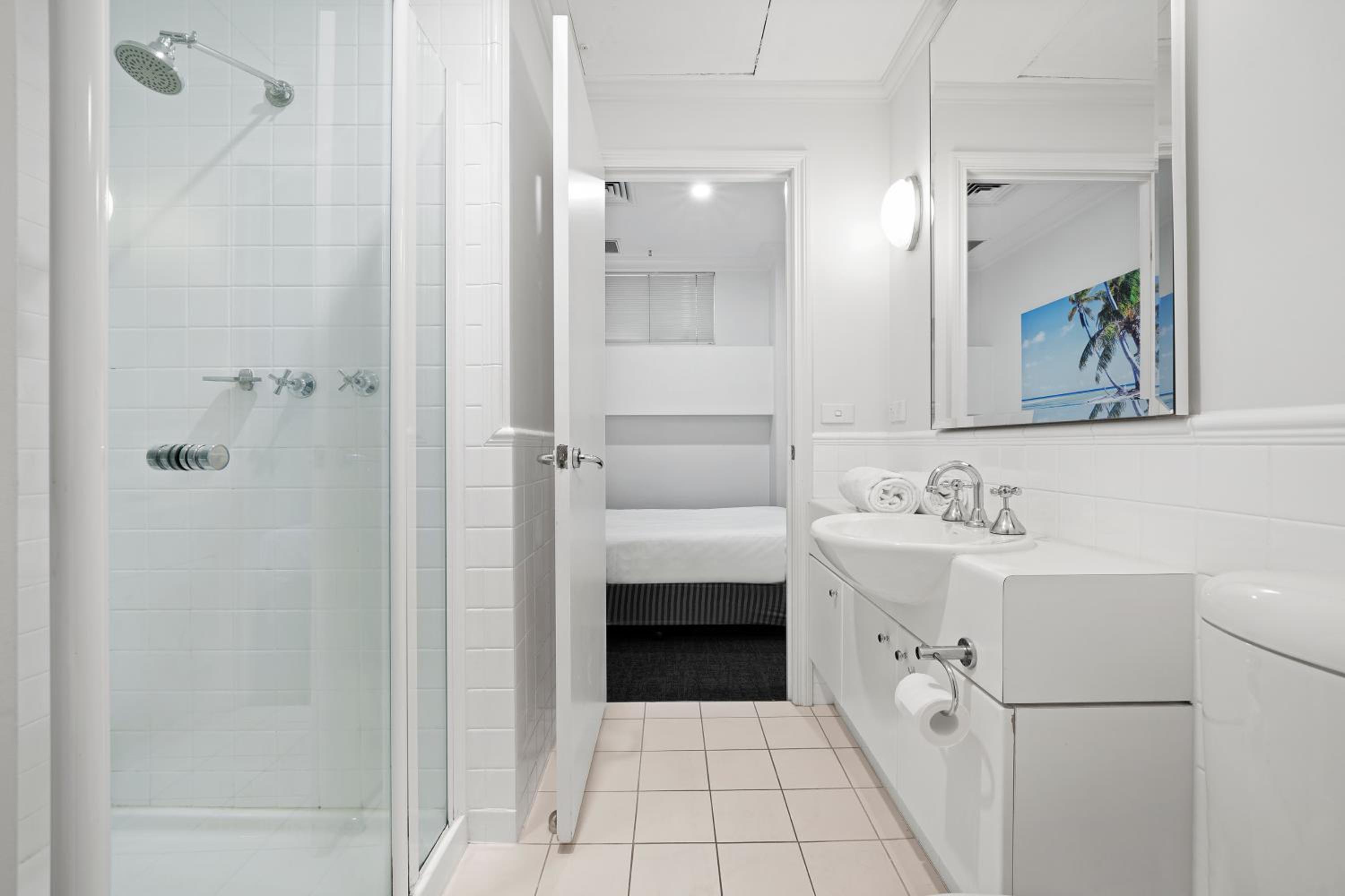Two Bedroom Deluxe Apartment - Photo 16