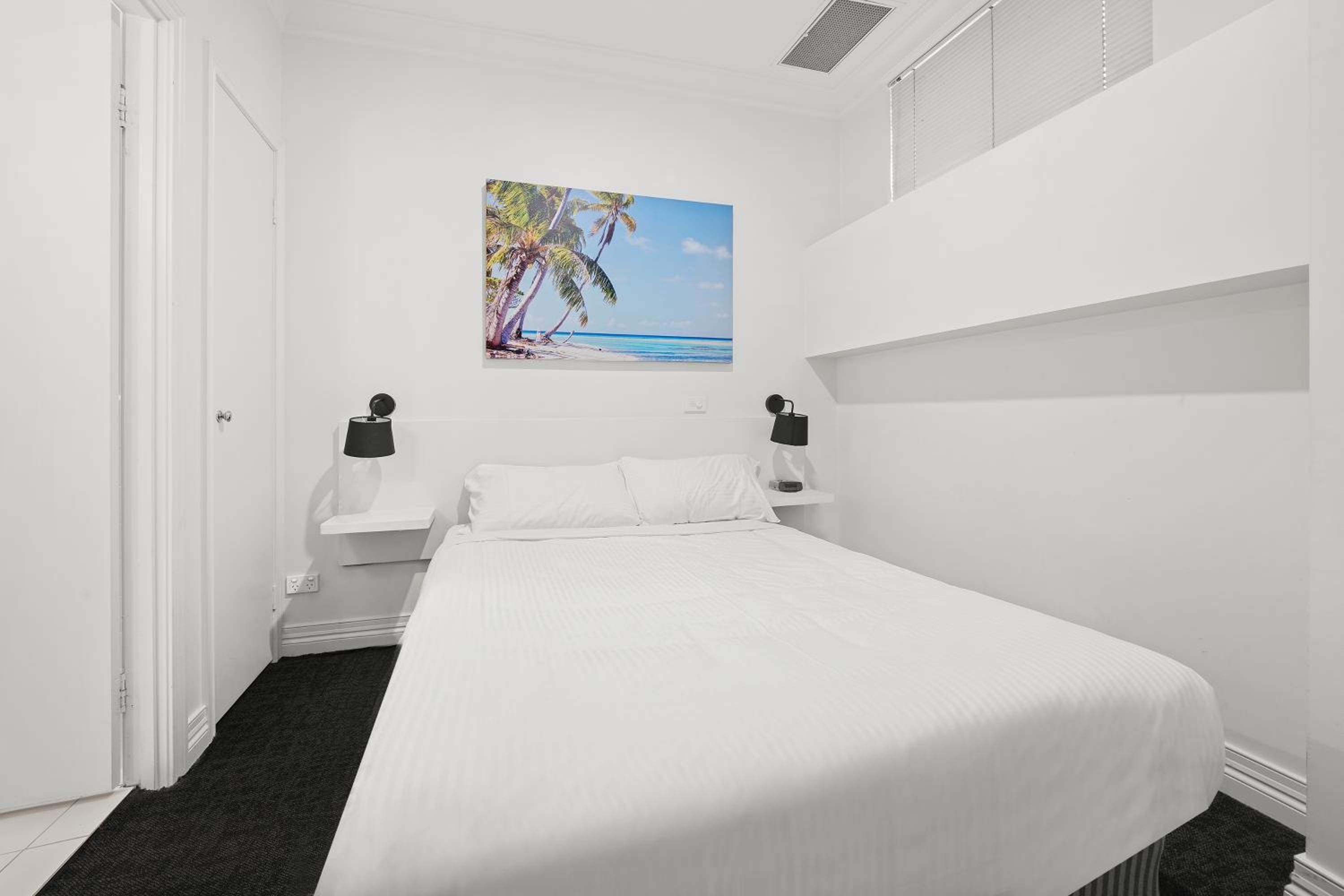 Two Bedroom Deluxe Apartment - Photo 17