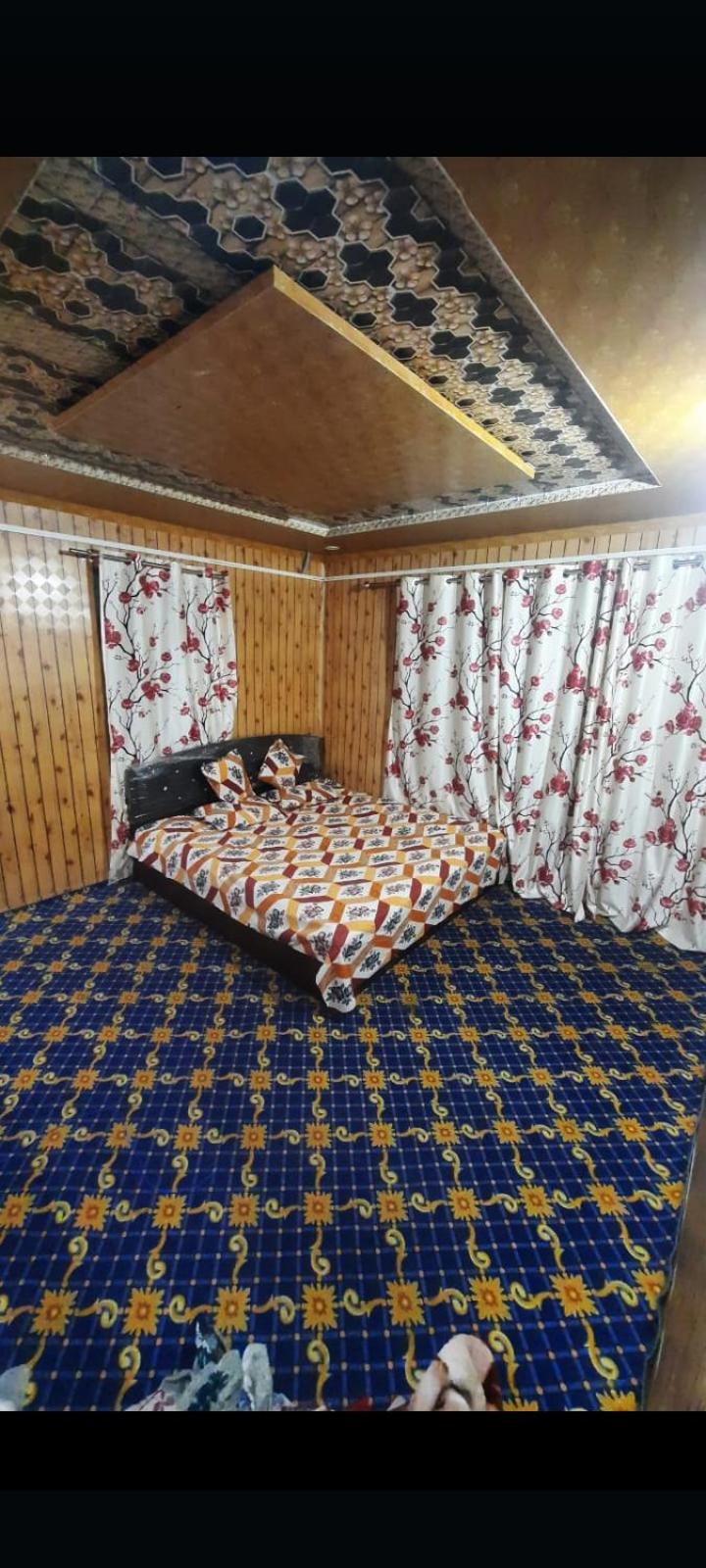 Basic Triple Room With Shared Bathroom photo 1