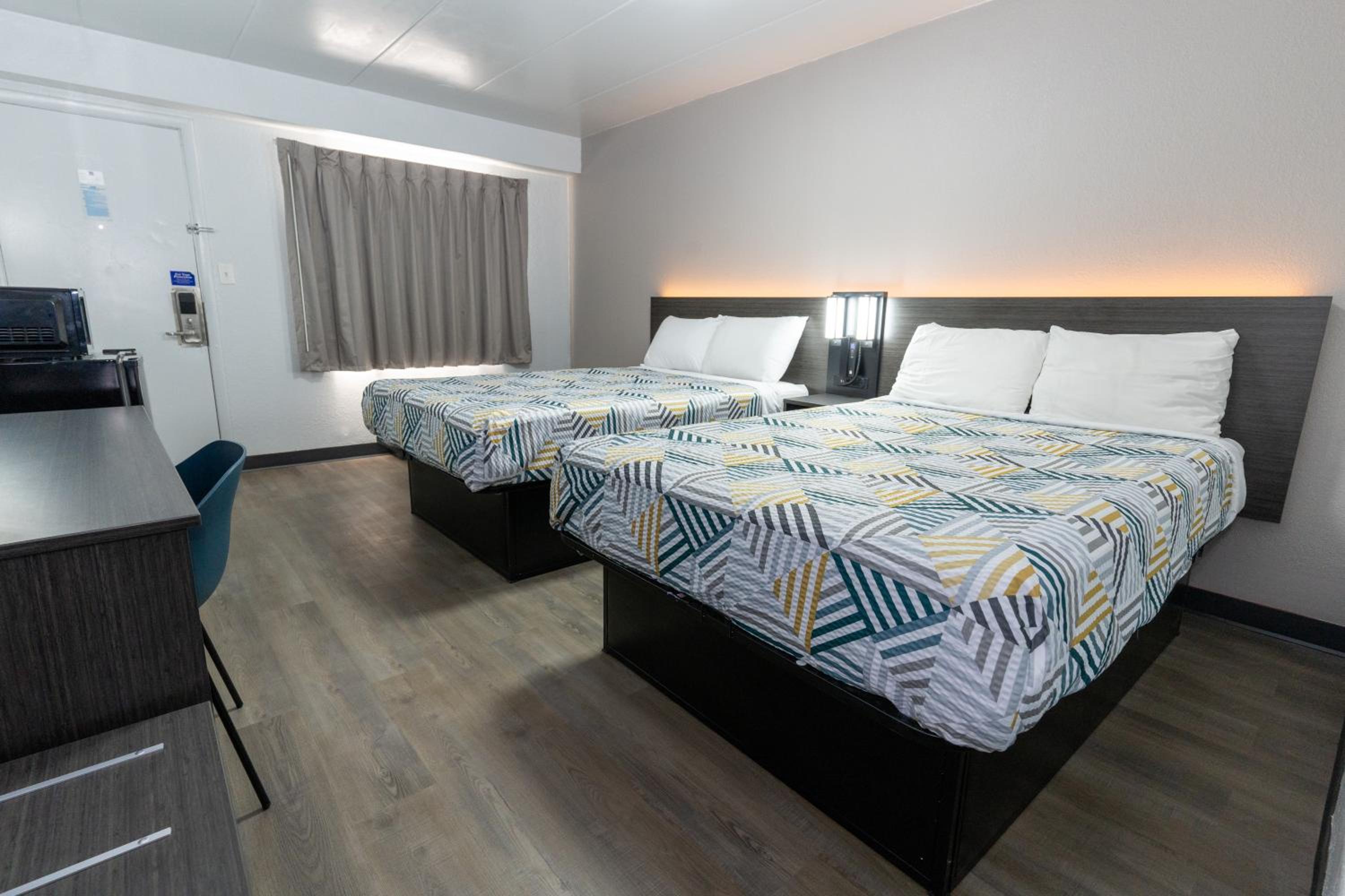 Deluxe Quadruple Room - Non-Smoking - Photo 7
