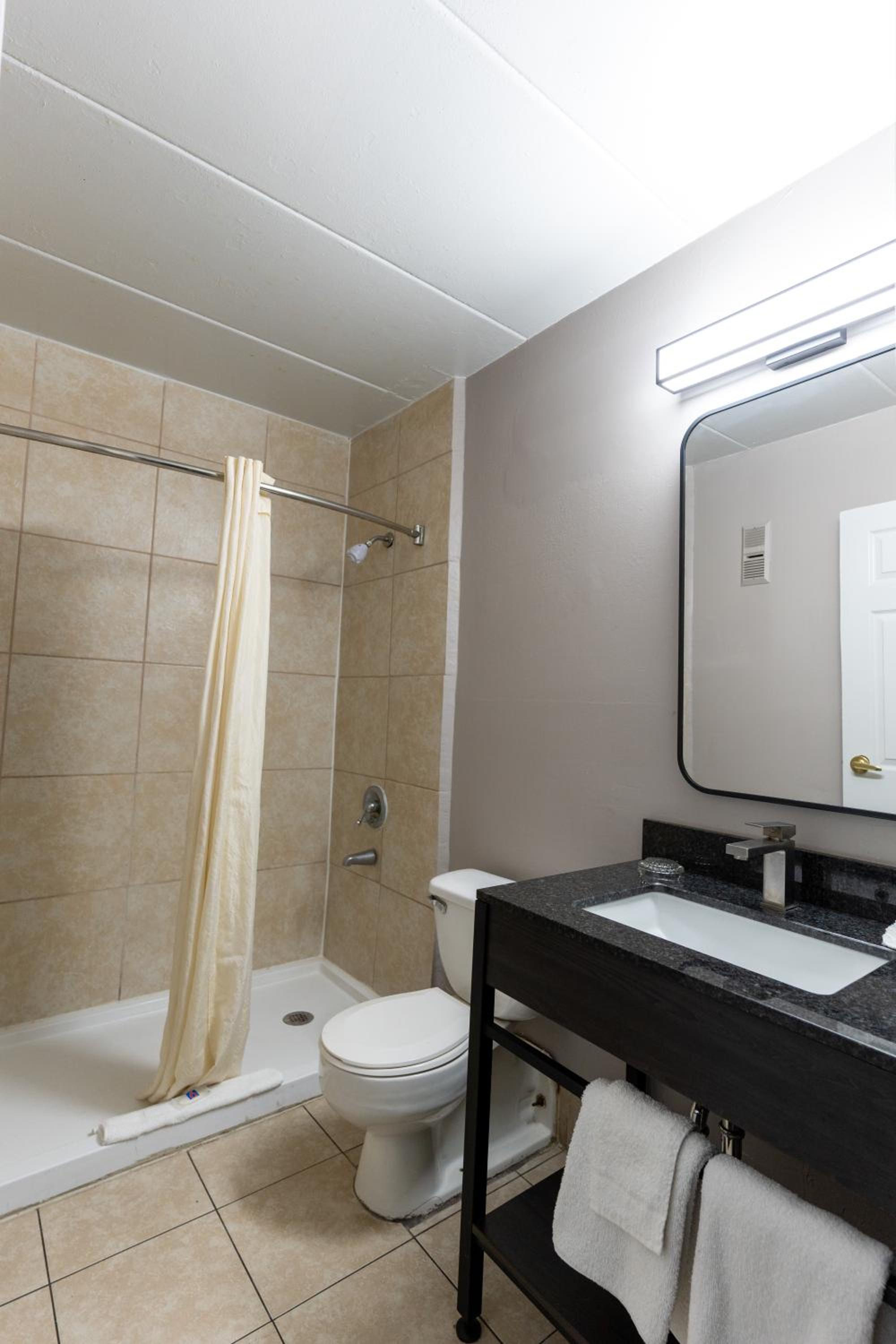 Deluxe Quadruple Room - Non-Smoking - Photo 8