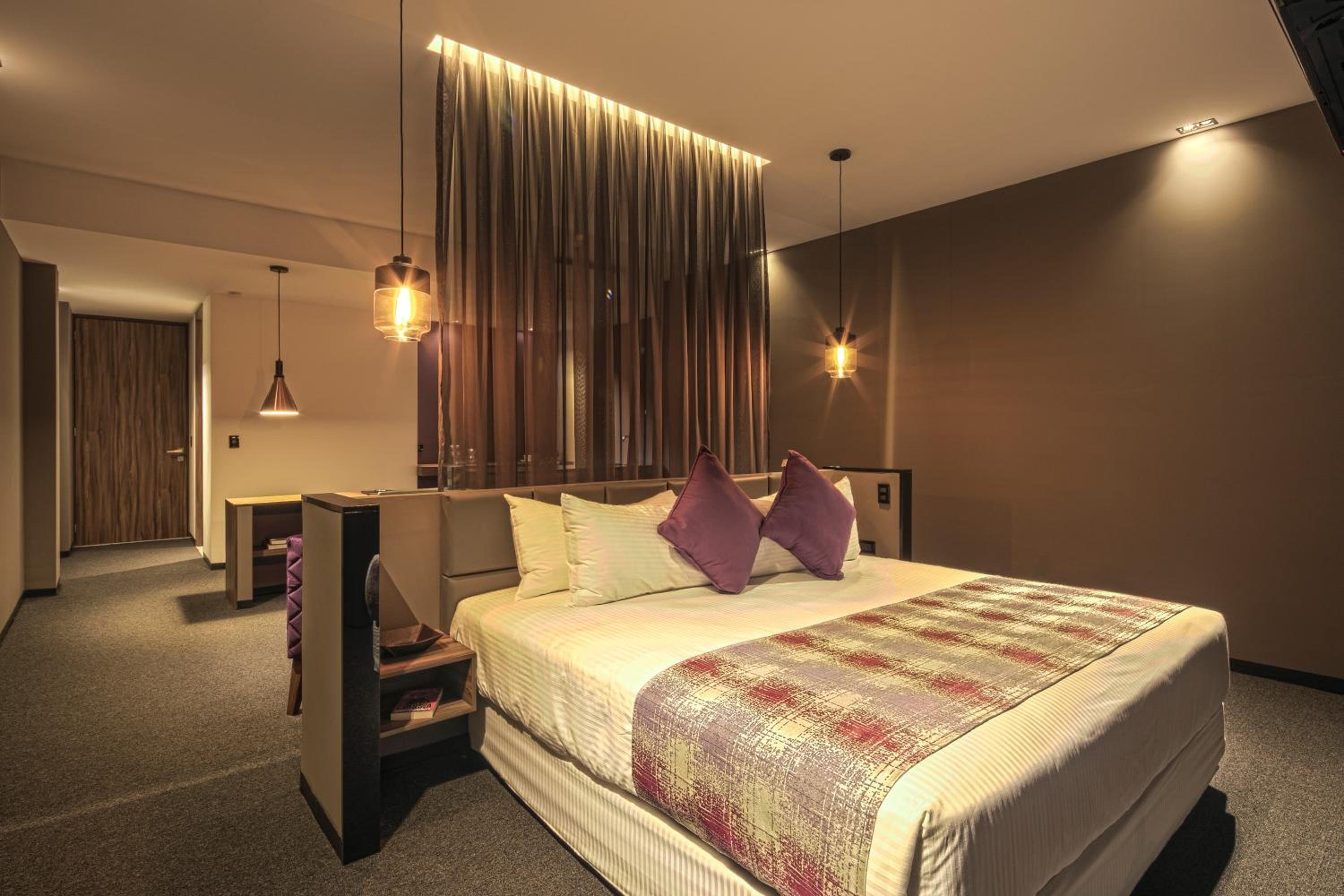 Deluxe King Room photo 3