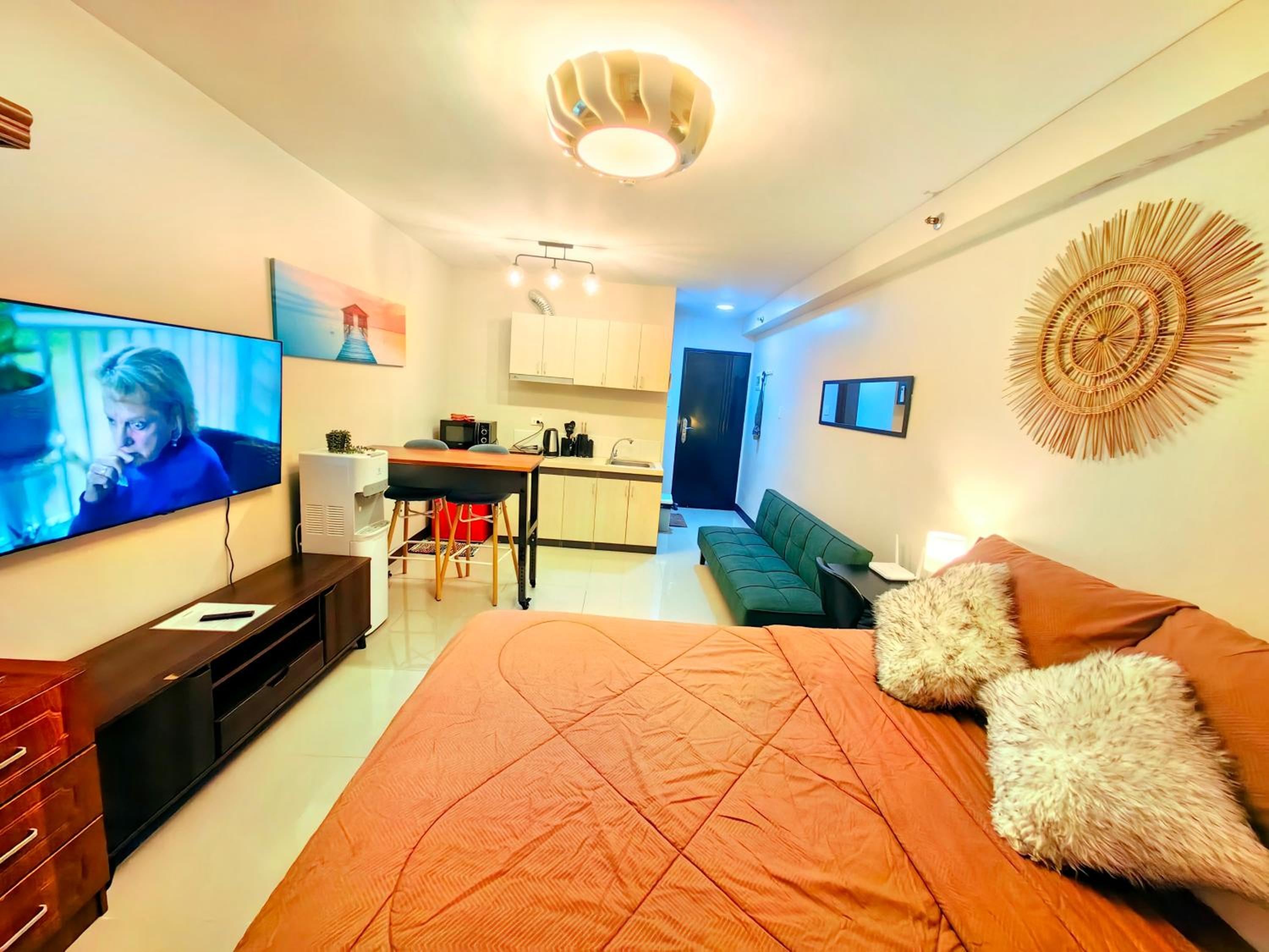 One-Bedroom Apartment photo 1