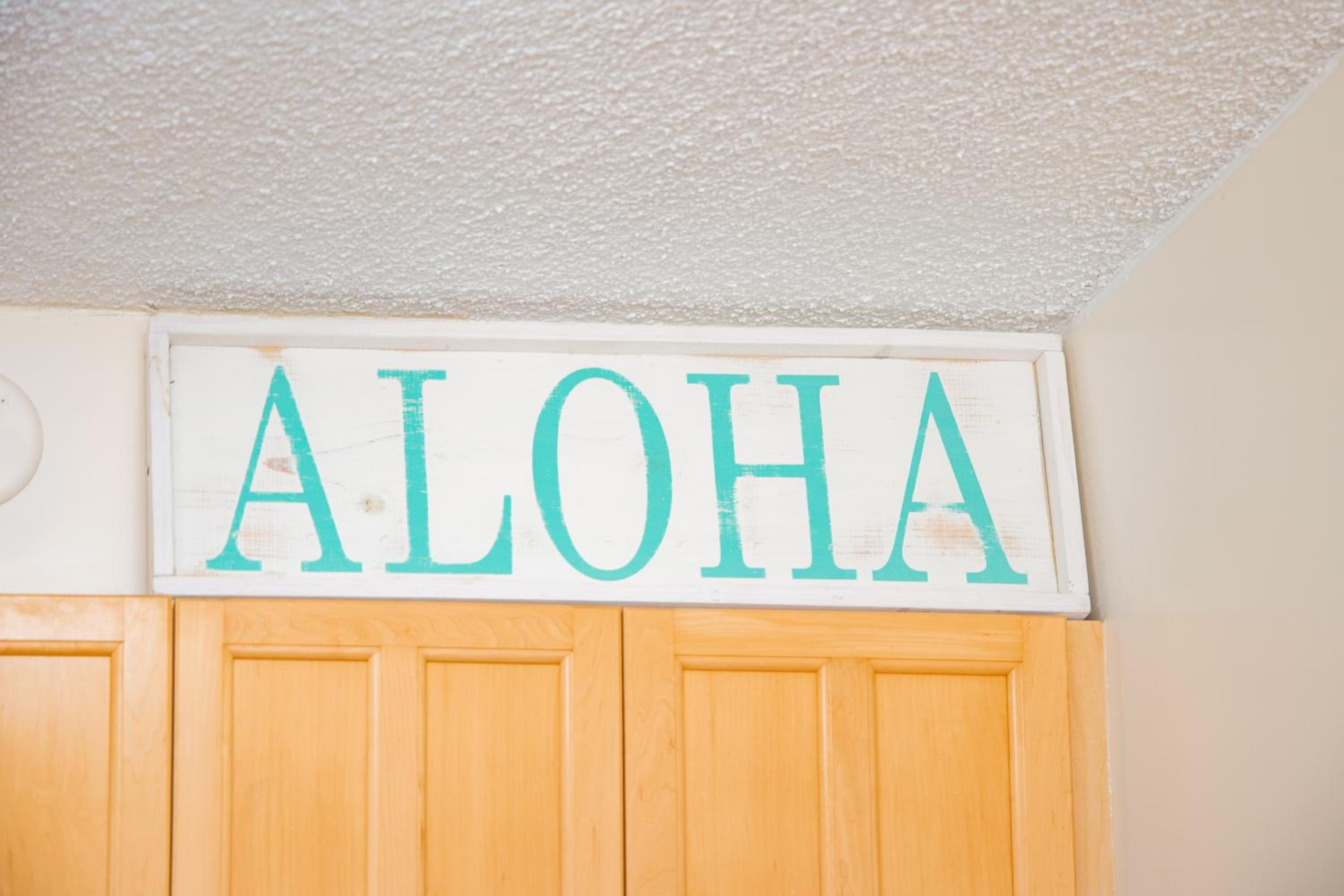 Free Parking, Close to Waikiki Beach, Pool & Hot Tub: One-Bedroom Apartment with Balcony and Mountain View photo