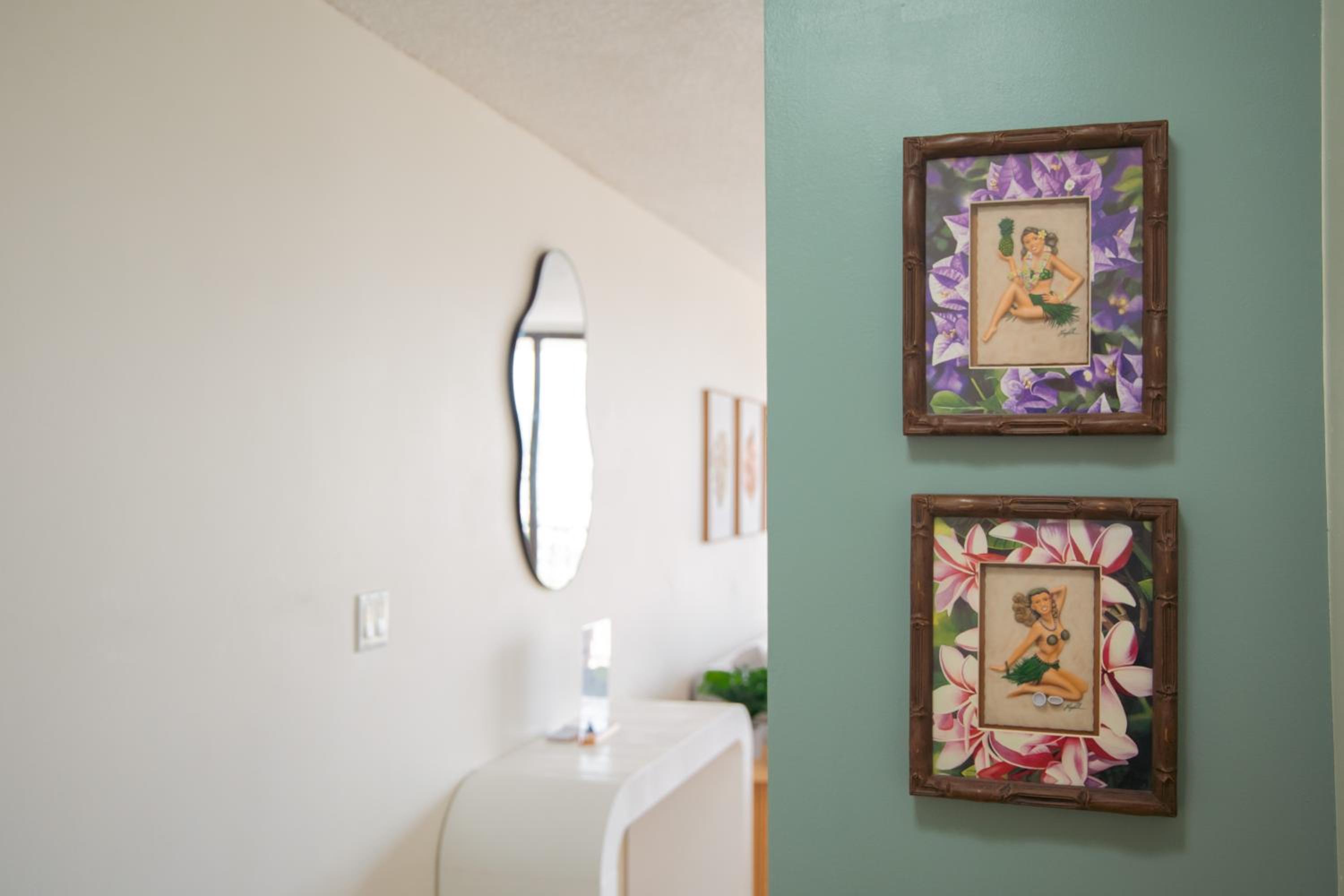 Free Parking, Close to Waikiki Beach, Pool & Hot Tub: One-Bedroom Apartment with Balcony and Mountain View photo