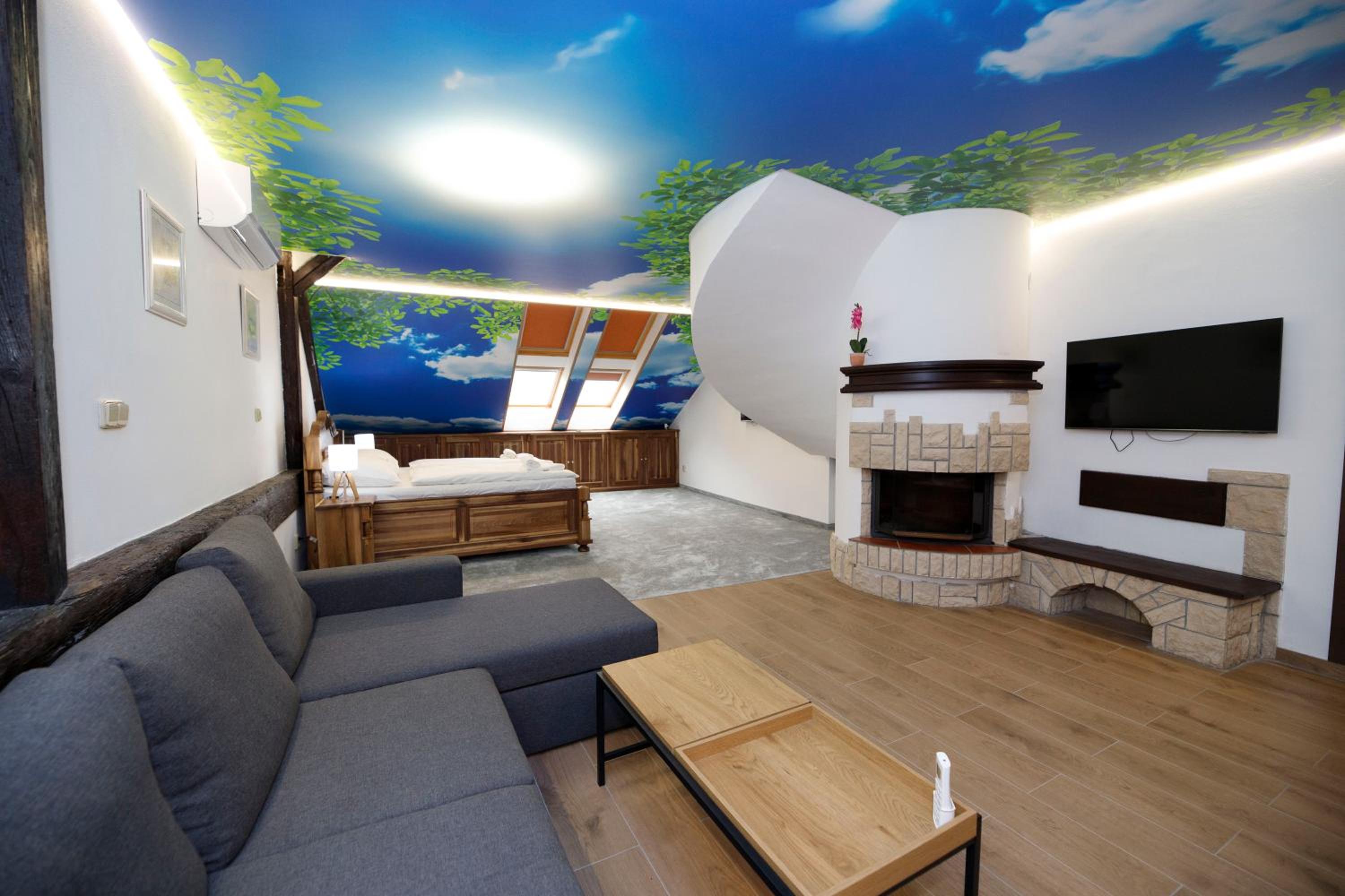 Deluxe Double Room with Extra Bed photo 1