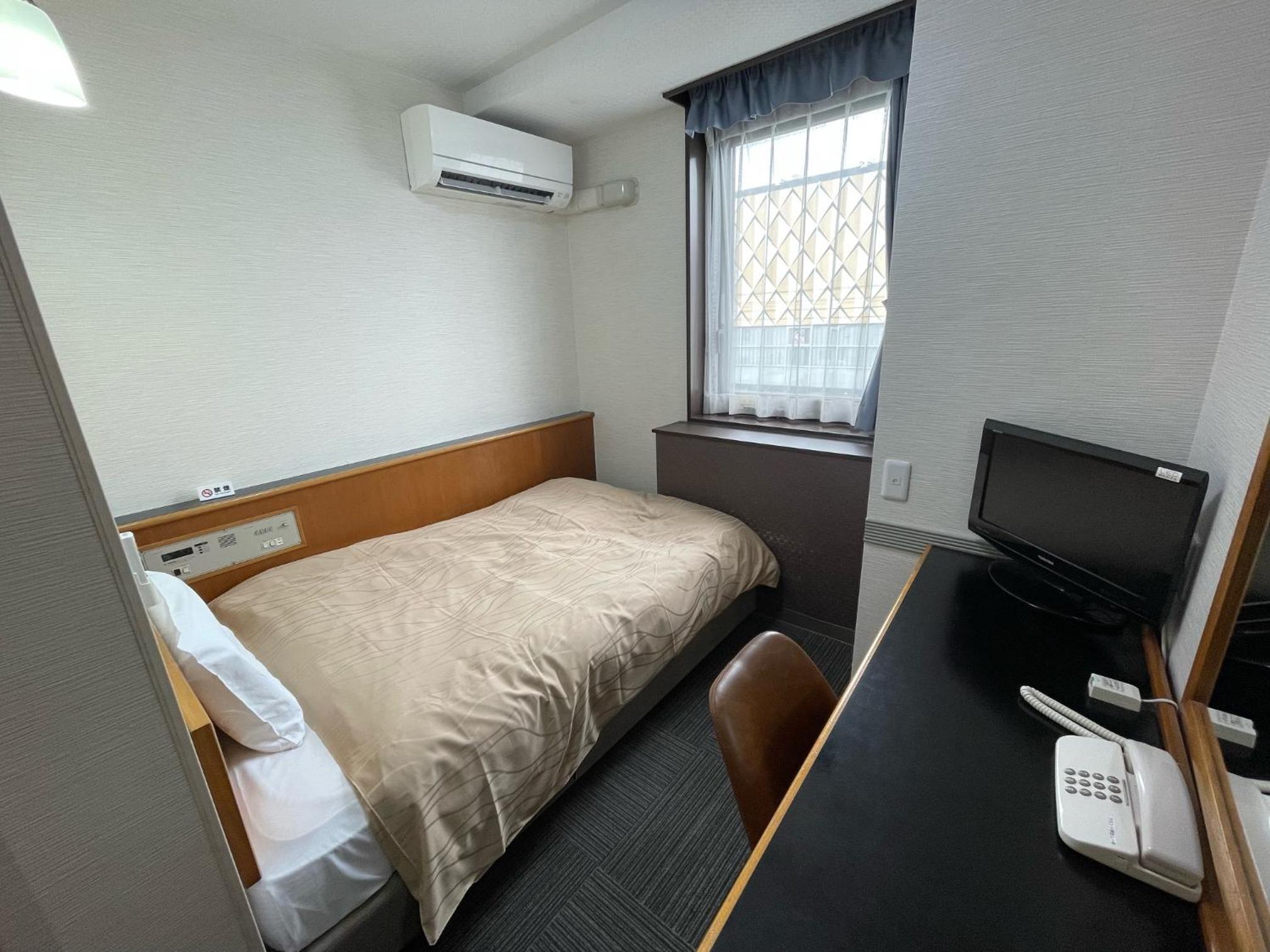 Double Room with Small Double Bed - Non-Smoking - Photo 3