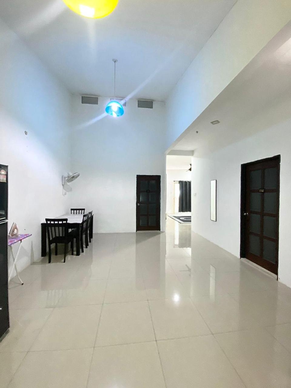 Three-Bedroom House photo 3