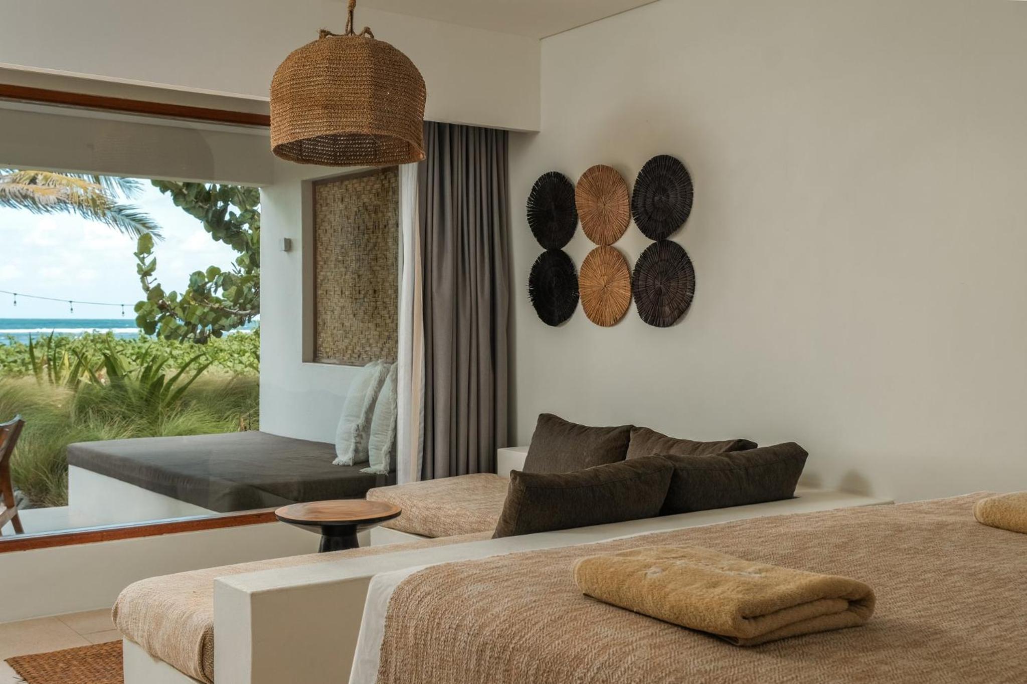 Beachfront Suite - Photo 2