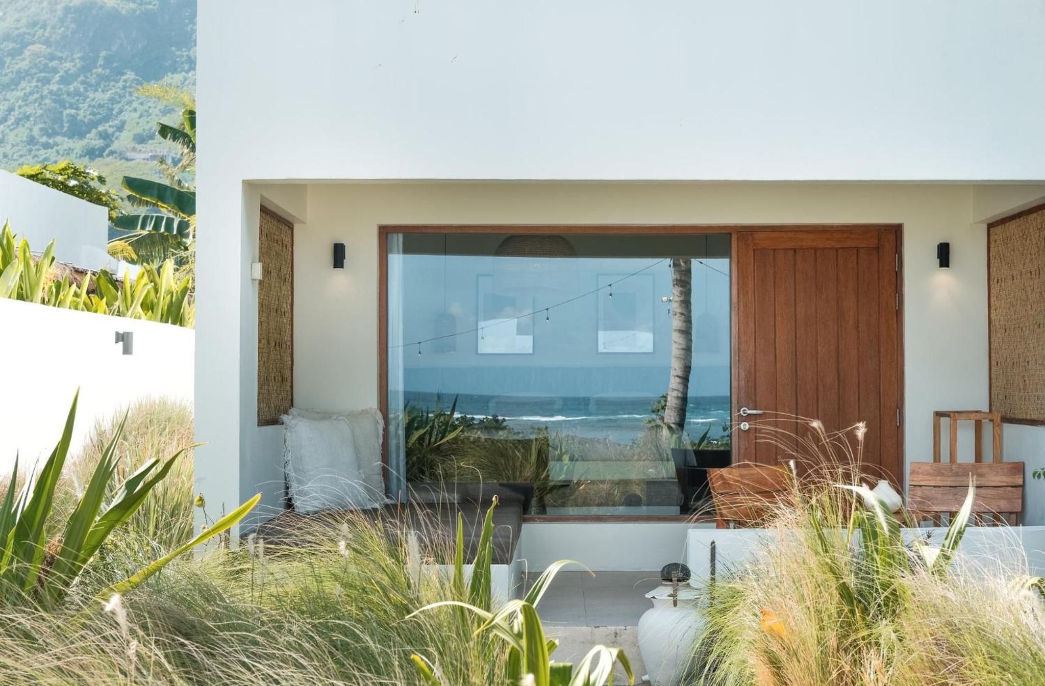 Beachfront Suite - Photo 5