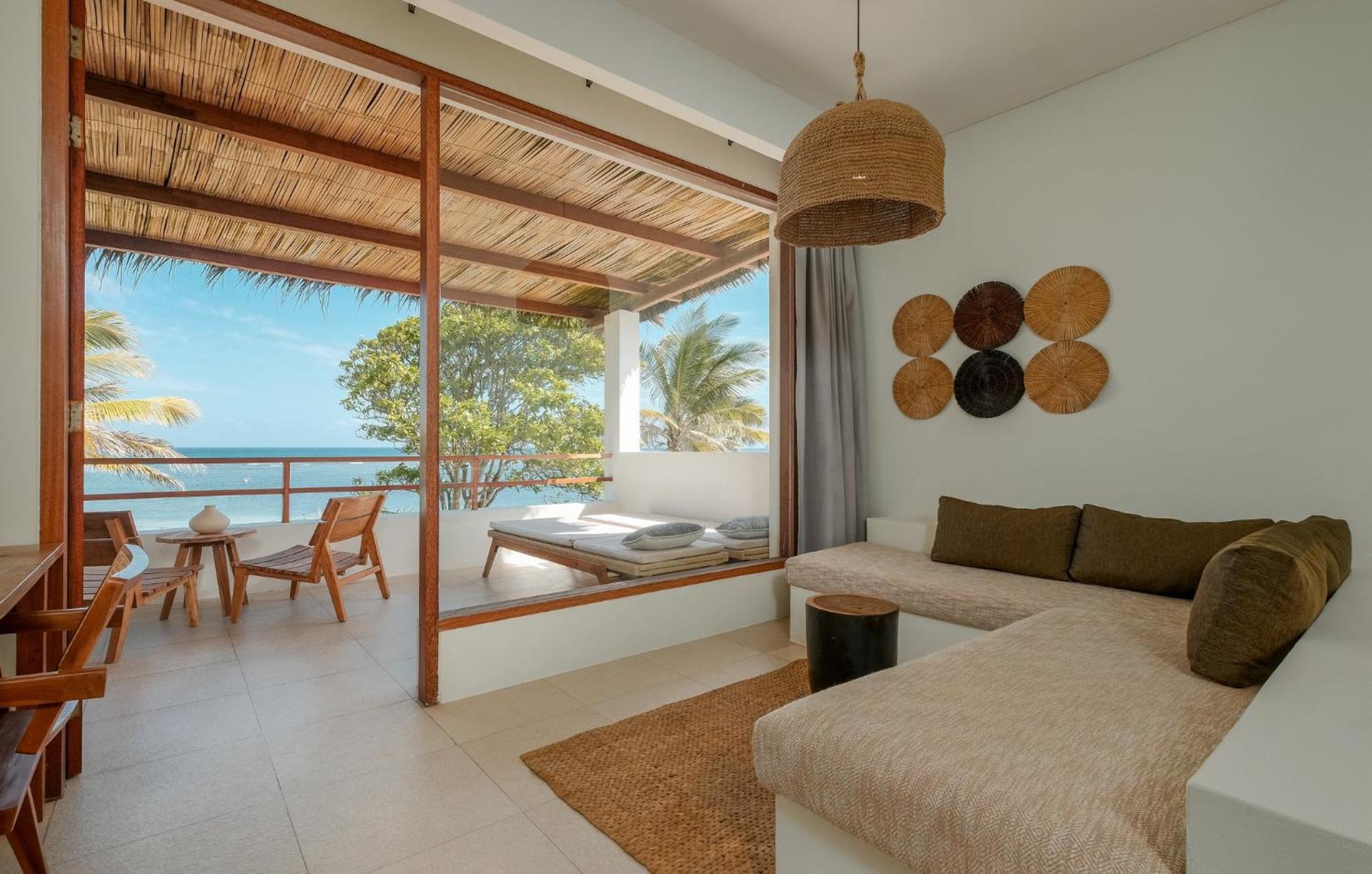 Beachfront Ocean View Suite - Photo 2