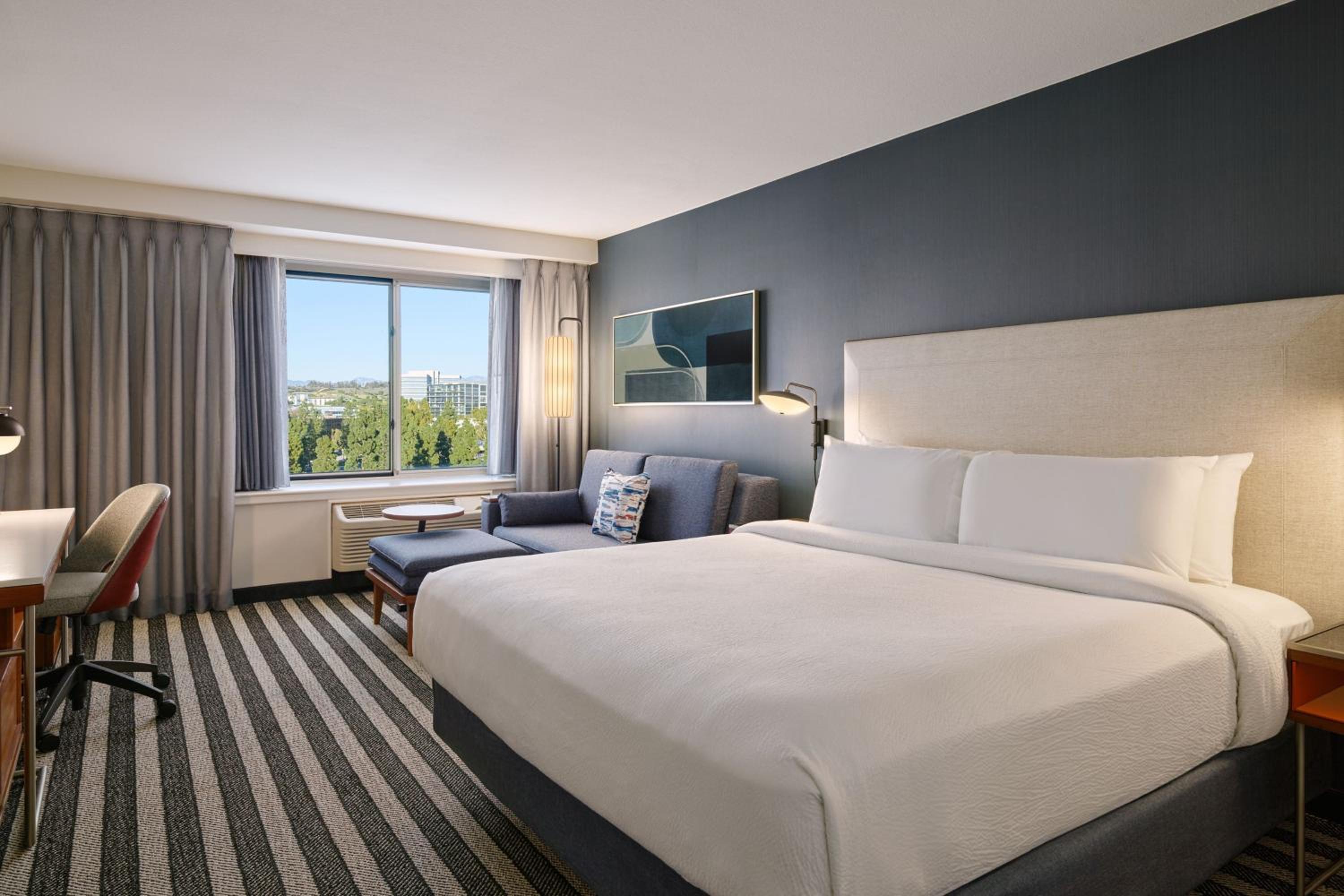 King Room with High Floor and Sofa Bed photo 2