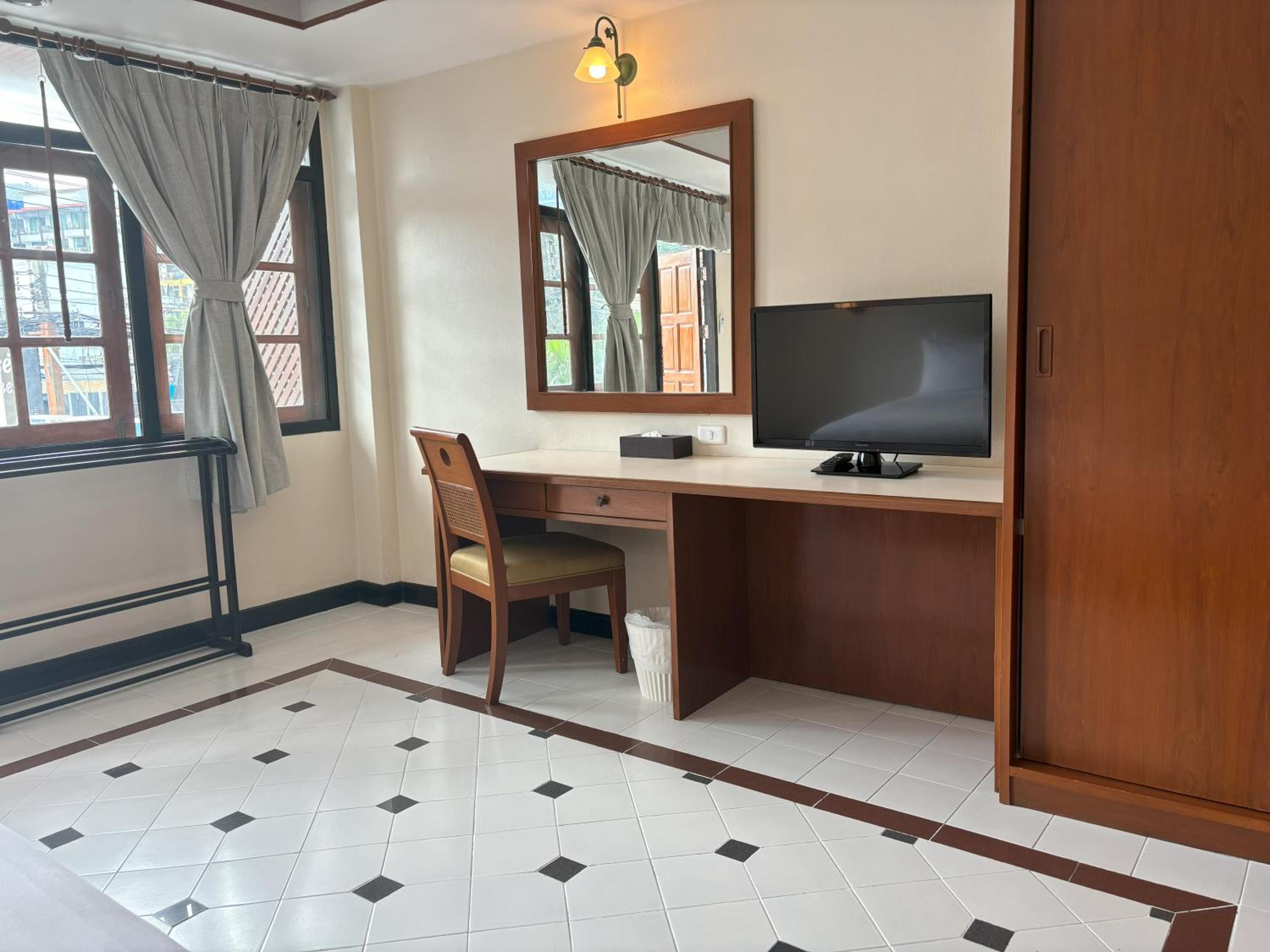 One-Bedroom Apartment with Balcony - Photo 19
