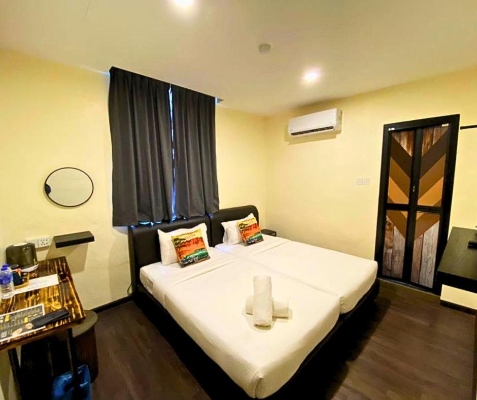 Standard Twin Room - Photo 3