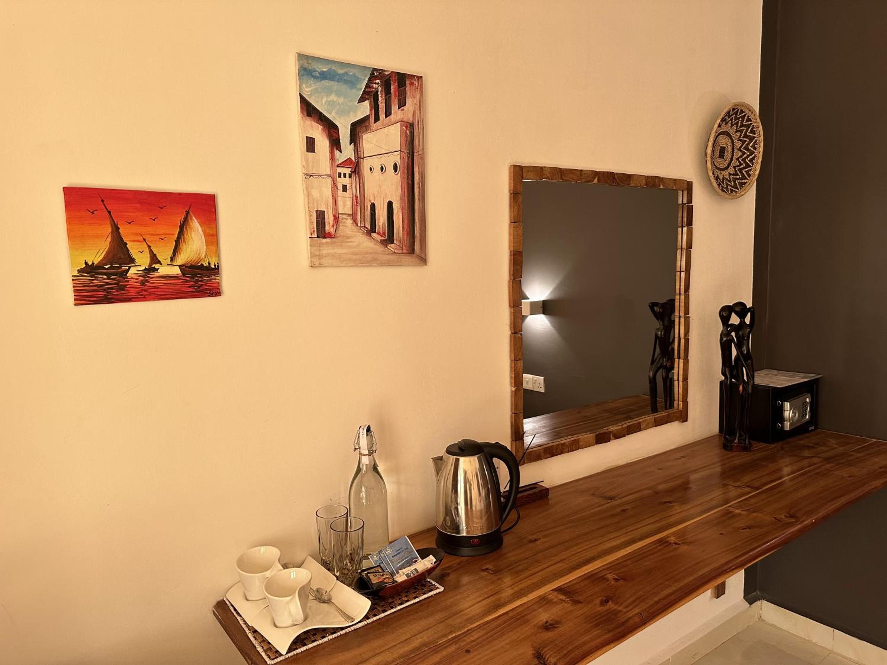 Deluxe Double Room - Photo 13