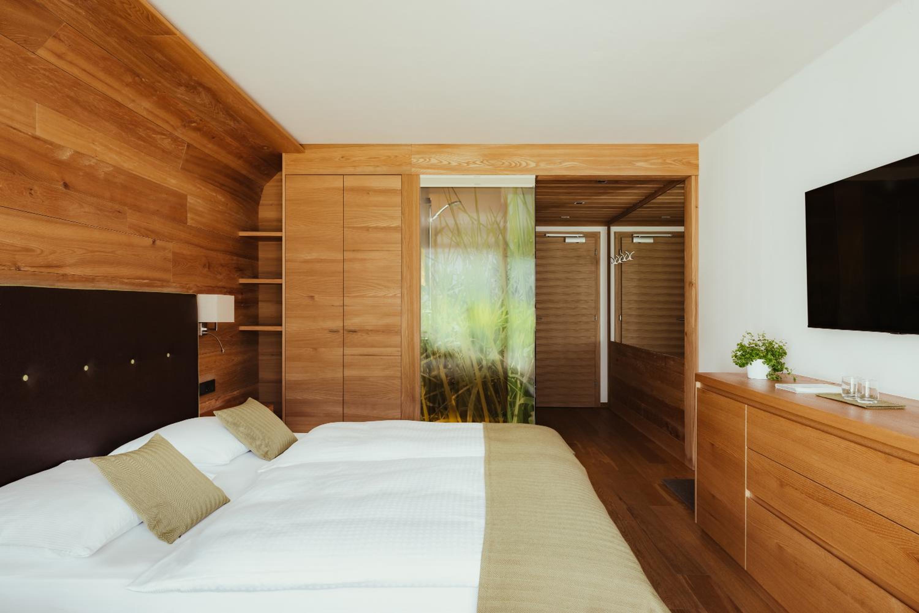 Superior Panorama Double or Twin Room with Balcony  - Photo 13