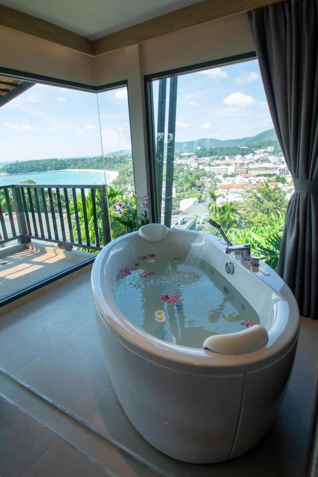 Honeymoon Suite - Photo 2